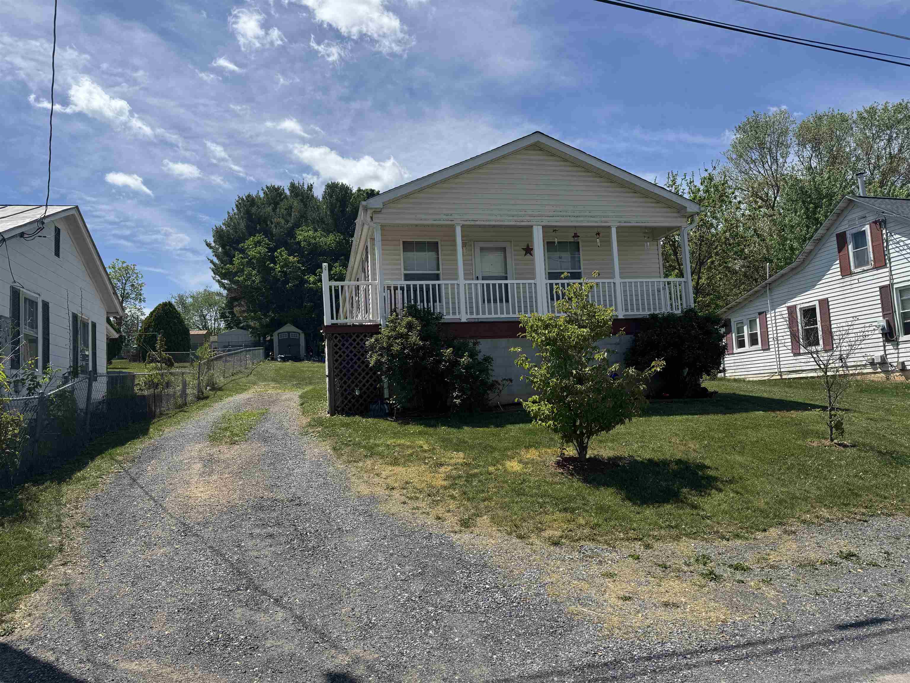 18 BREEZEWOOD DR, STAUNTON, Virginia 24401, 3 Bedrooms Bedrooms, ,2 BathroomsBathrooms,Residential,18 BREEZEWOOD DR,664071 MLS # 664071