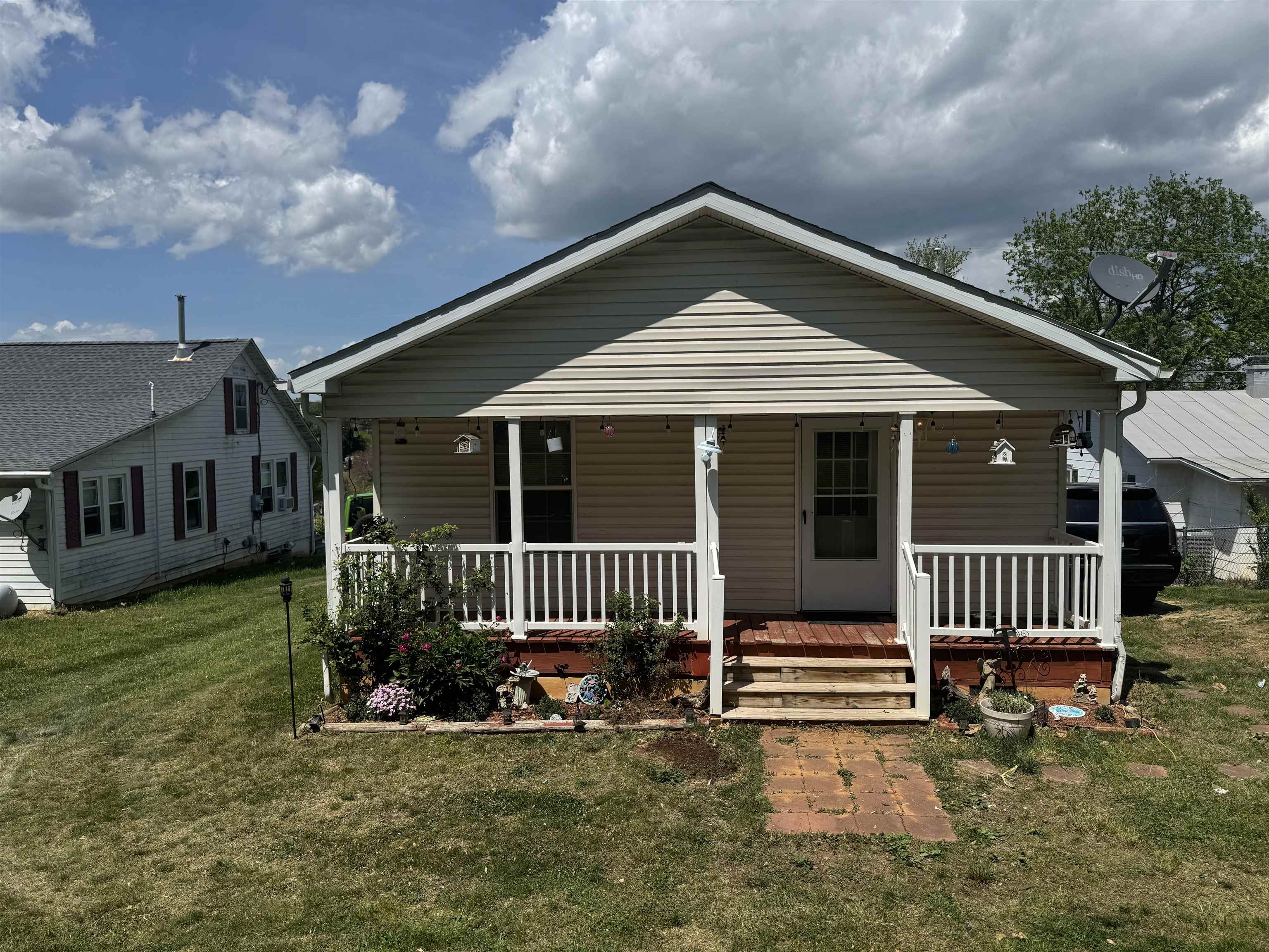 18 BREEZEWOOD DR, STAUNTON, Virginia 24401, 3 Bedrooms Bedrooms, ,2 BathroomsBathrooms,Residential,18 BREEZEWOOD DR,664071 MLS # 664071