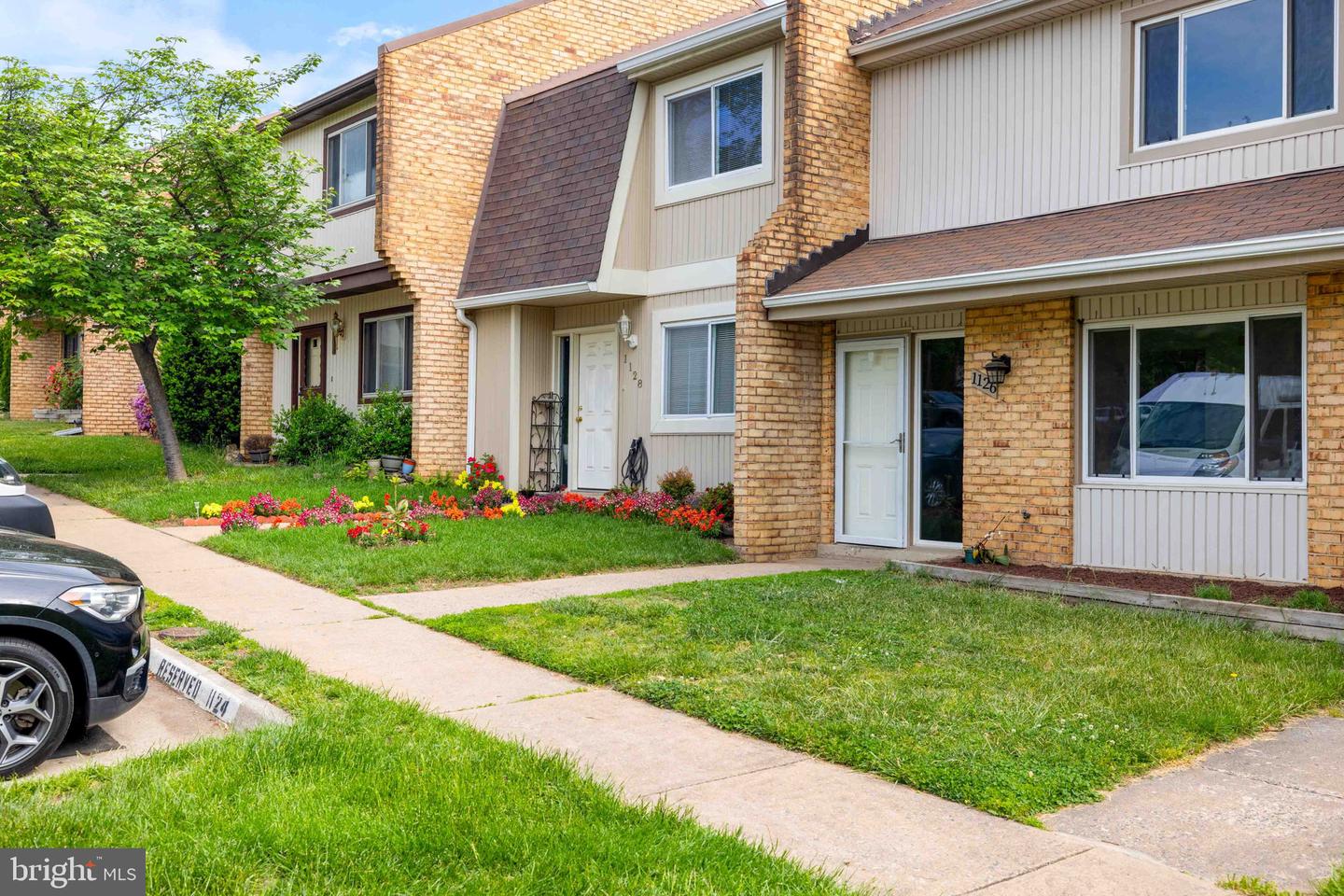 1126 SHANNON PL, HERNDON, Virginia 20170, 3 Bedrooms Bedrooms, ,2 BathroomsBathrooms,Residential,For sale,1126 SHANNON PL,VAFX2233802 MLS # VAFX2233802