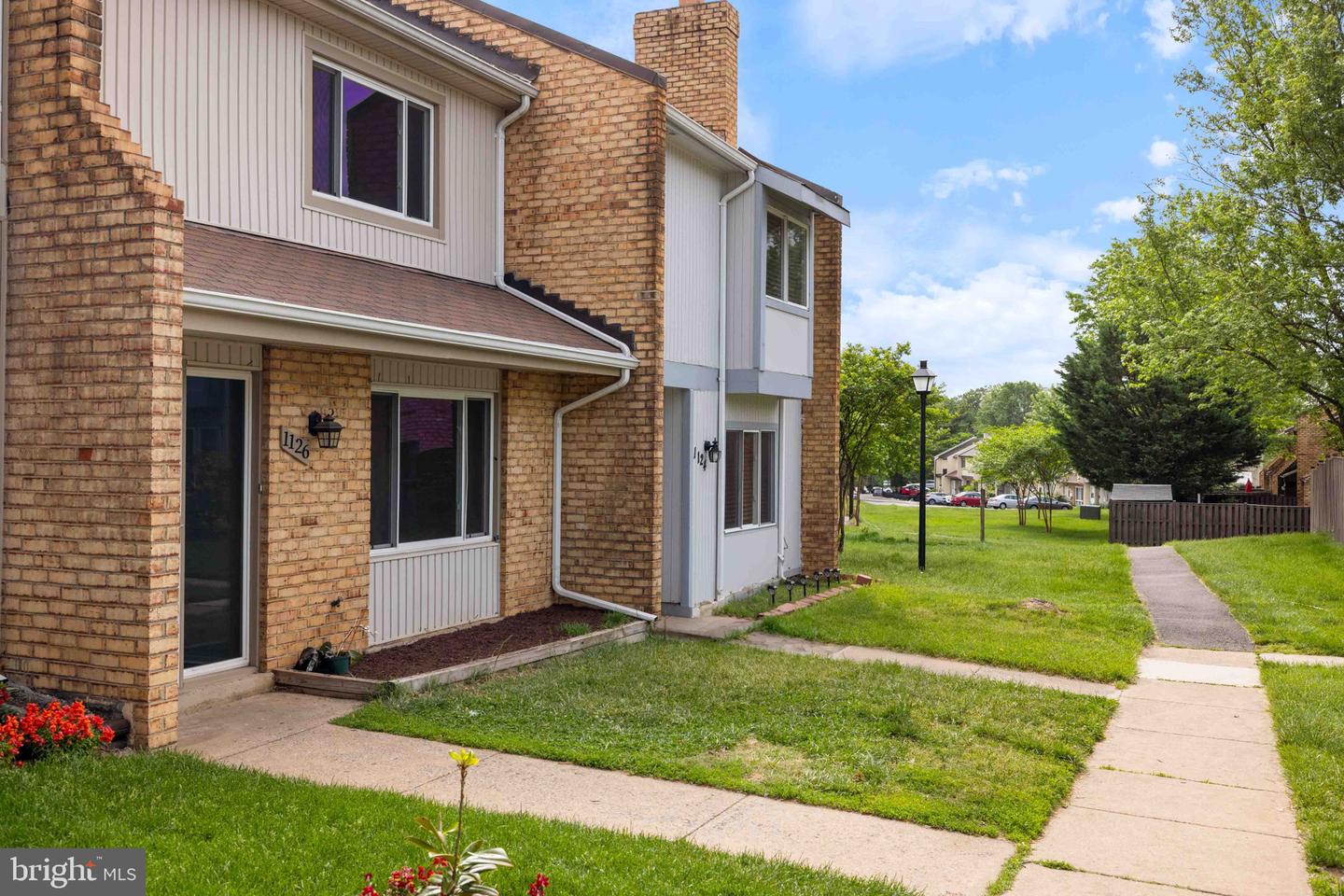 1126 SHANNON PL, HERNDON, Virginia 20170, 3 Bedrooms Bedrooms, ,2 BathroomsBathrooms,Residential,For sale,1126 SHANNON PL,VAFX2233802 MLS # VAFX2233802