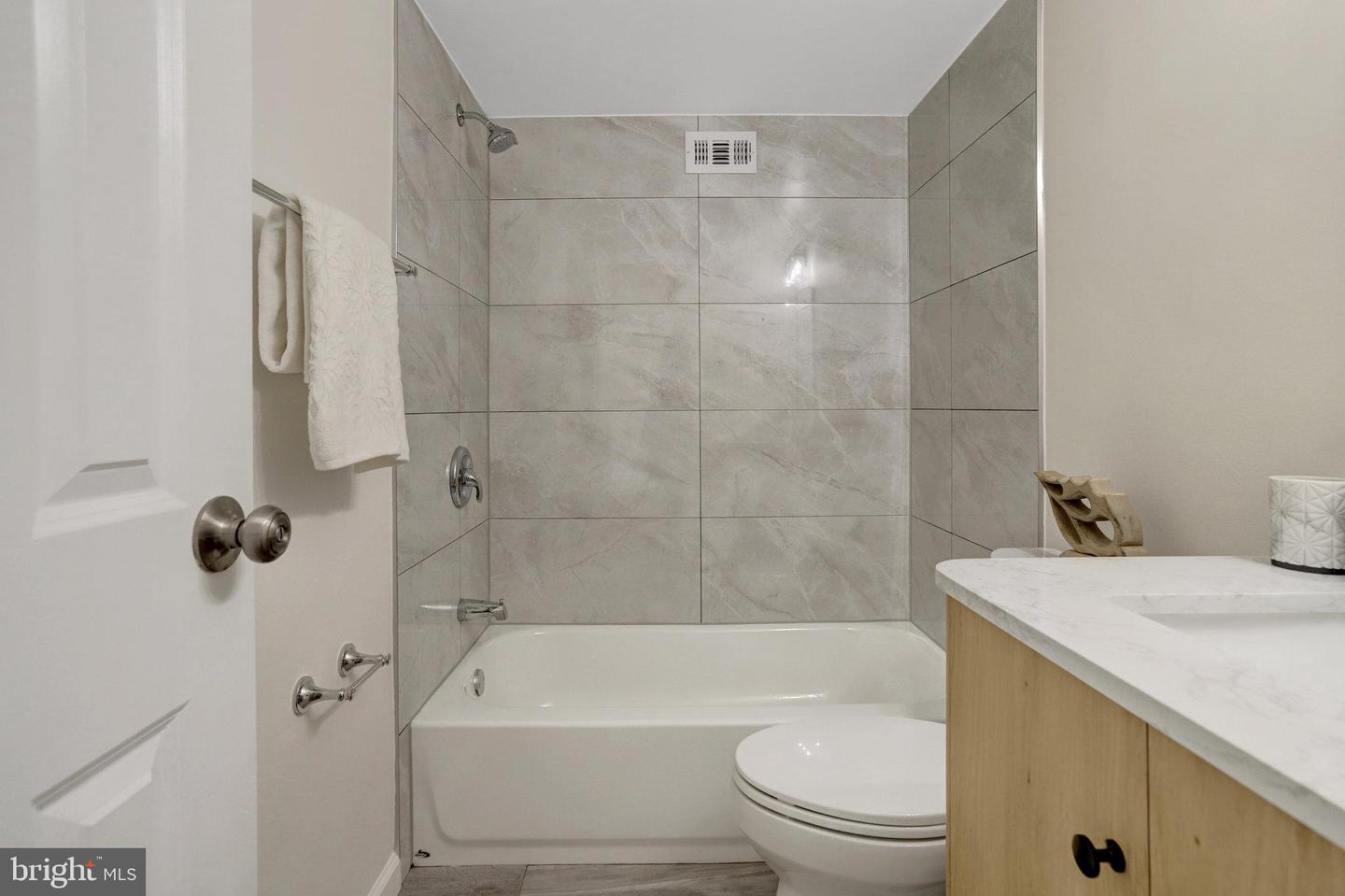 4600 S FOUR MILE RUN DR #720, ARLINGTON, Virginia 22204, 1 Bedroom Bedrooms, 1 Room Rooms,1 BathroomBathrooms,Residential,For sale,4600 S FOUR MILE RUN DR #720,VAAR2056104 MLS # VAAR2056104