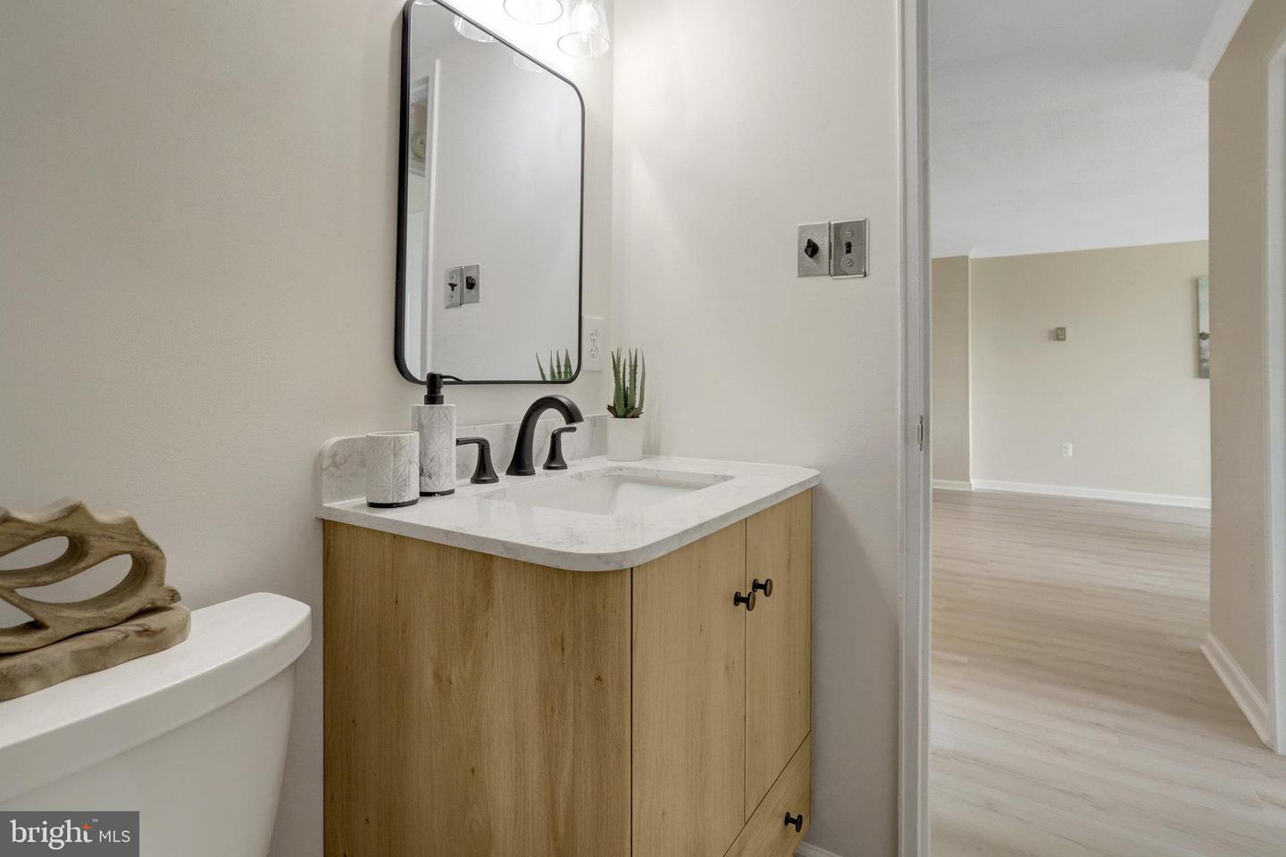 4600 S FOUR MILE RUN DR #720, ARLINGTON, Virginia 22204, 1 Bedroom Bedrooms, 1 Room Rooms,1 BathroomBathrooms,Residential,For sale,4600 S FOUR MILE RUN DR #720,VAAR2056104 MLS # VAAR2056104