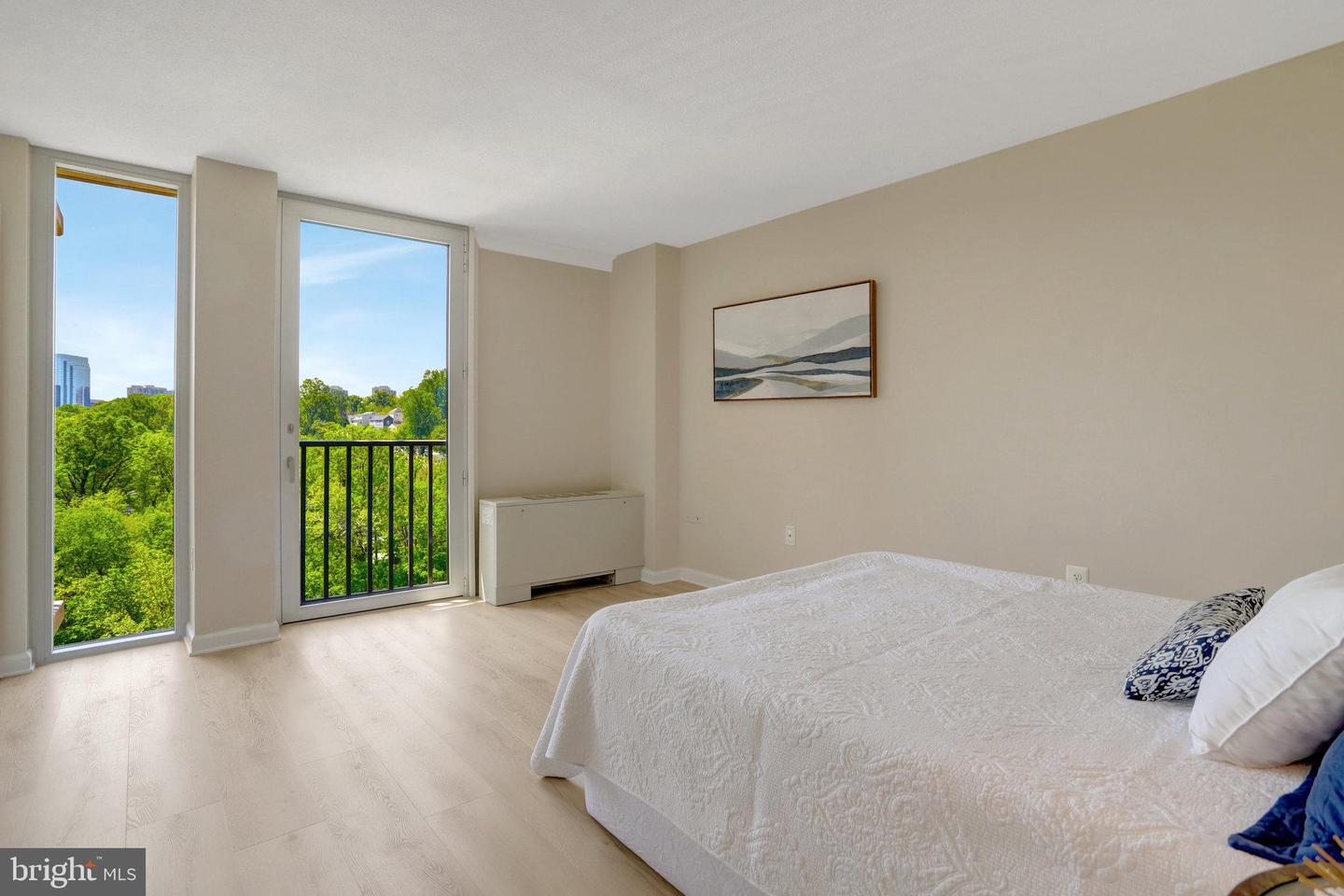 4600 S FOUR MILE RUN DR #720, ARLINGTON, Virginia 22204, 1 Bedroom Bedrooms, 1 Room Rooms,1 BathroomBathrooms,Residential,For sale,4600 S FOUR MILE RUN DR #720,VAAR2056104 MLS # VAAR2056104