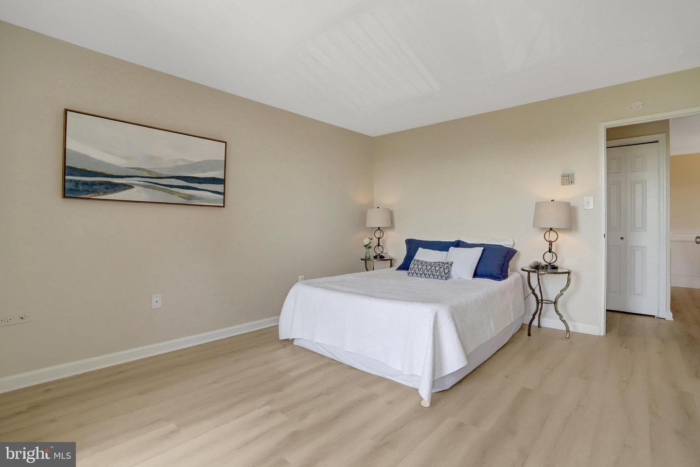 4600 S FOUR MILE RUN DR #720, ARLINGTON, Virginia 22204, 1 Bedroom Bedrooms, 1 Room Rooms,1 BathroomBathrooms,Residential,For sale,4600 S FOUR MILE RUN DR #720,VAAR2056104 MLS # VAAR2056104