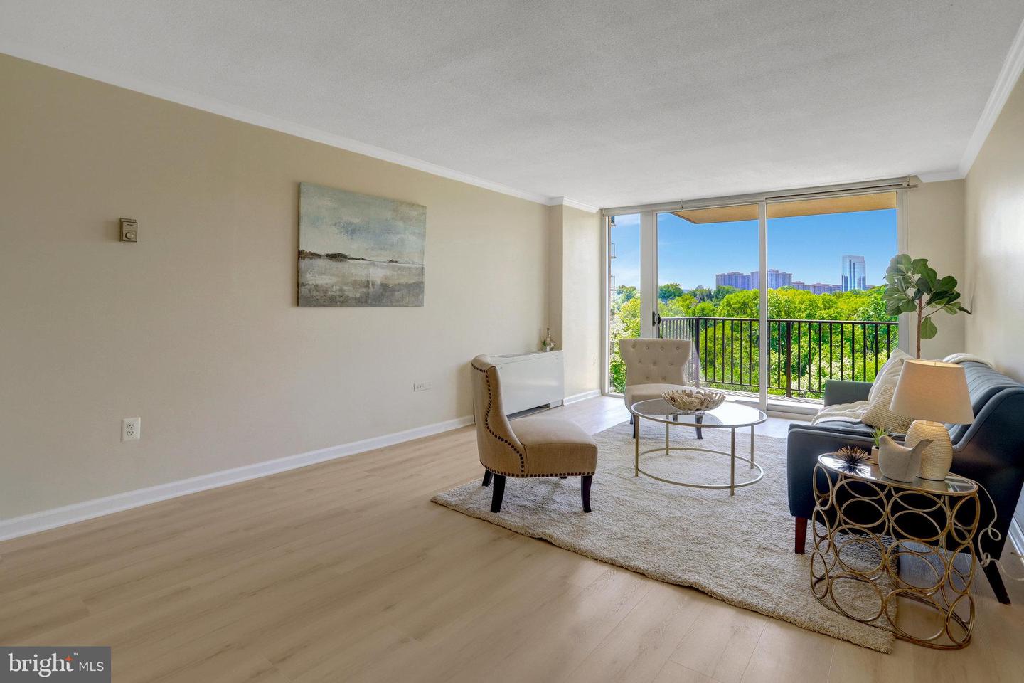 4600 S FOUR MILE RUN DR #720, ARLINGTON, Virginia 22204, 1 Bedroom Bedrooms, 1 Room Rooms,1 BathroomBathrooms,Residential,For sale,4600 S FOUR MILE RUN DR #720,VAAR2056104 MLS # VAAR2056104