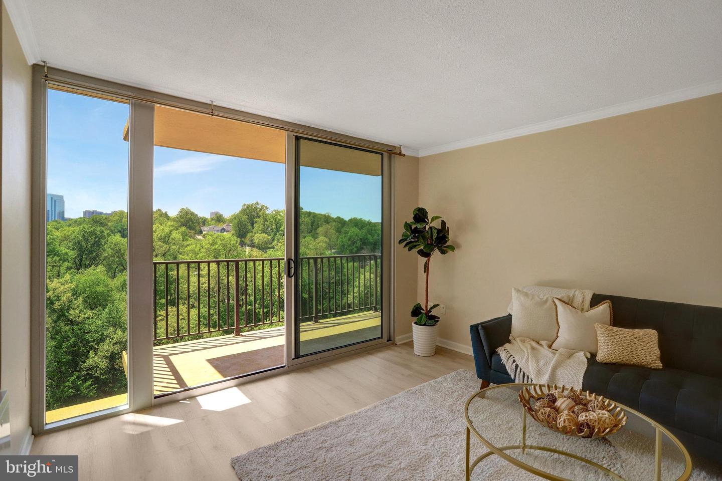 4600 S FOUR MILE RUN DR #720, ARLINGTON, Virginia 22204, 1 Bedroom Bedrooms, 1 Room Rooms,1 BathroomBathrooms,Residential,For sale,4600 S FOUR MILE RUN DR #720,VAAR2056104 MLS # VAAR2056104