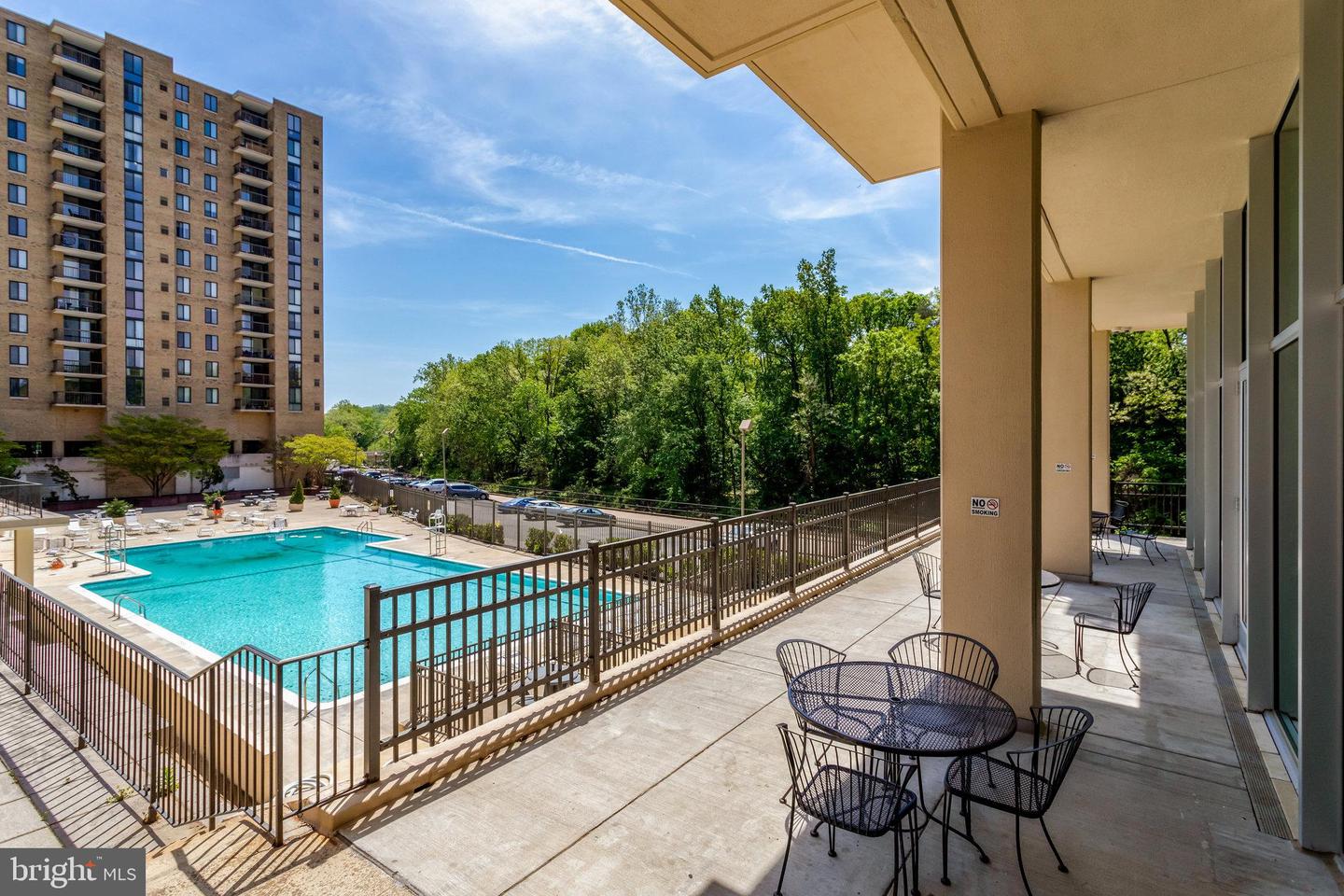 4600 S FOUR MILE RUN DR #720, ARLINGTON, Virginia 22204, 1 Bedroom Bedrooms, 1 Room Rooms,1 BathroomBathrooms,Residential,For sale,4600 S FOUR MILE RUN DR #720,VAAR2056104 MLS # VAAR2056104