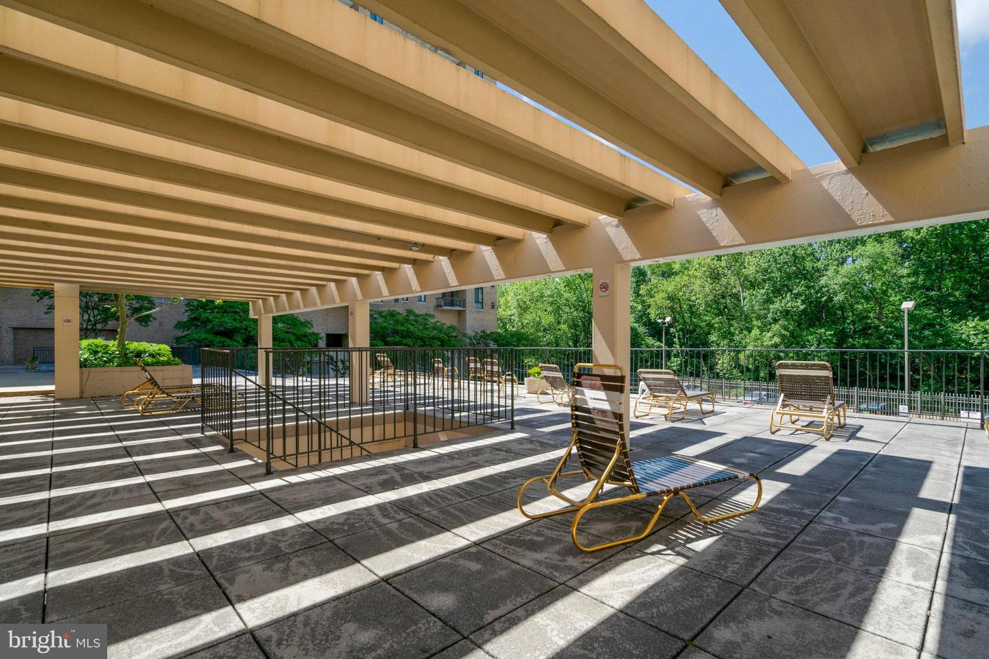 4600 S FOUR MILE RUN DR #720, ARLINGTON, Virginia 22204, 1 Bedroom Bedrooms, 1 Room Rooms,1 BathroomBathrooms,Residential,For sale,4600 S FOUR MILE RUN DR #720,VAAR2056104 MLS # VAAR2056104