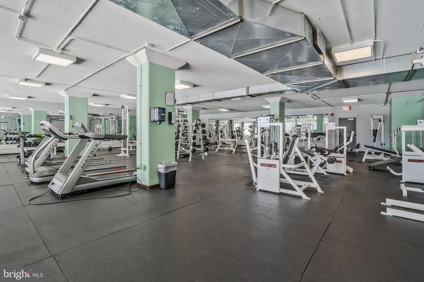 4600 S FOUR MILE RUN DR #720, ARLINGTON, Virginia 22204, 1 Bedroom Bedrooms, 1 Room Rooms,1 BathroomBathrooms,Residential,For sale,4600 S FOUR MILE RUN DR #720,VAAR2056104 MLS # VAAR2056104