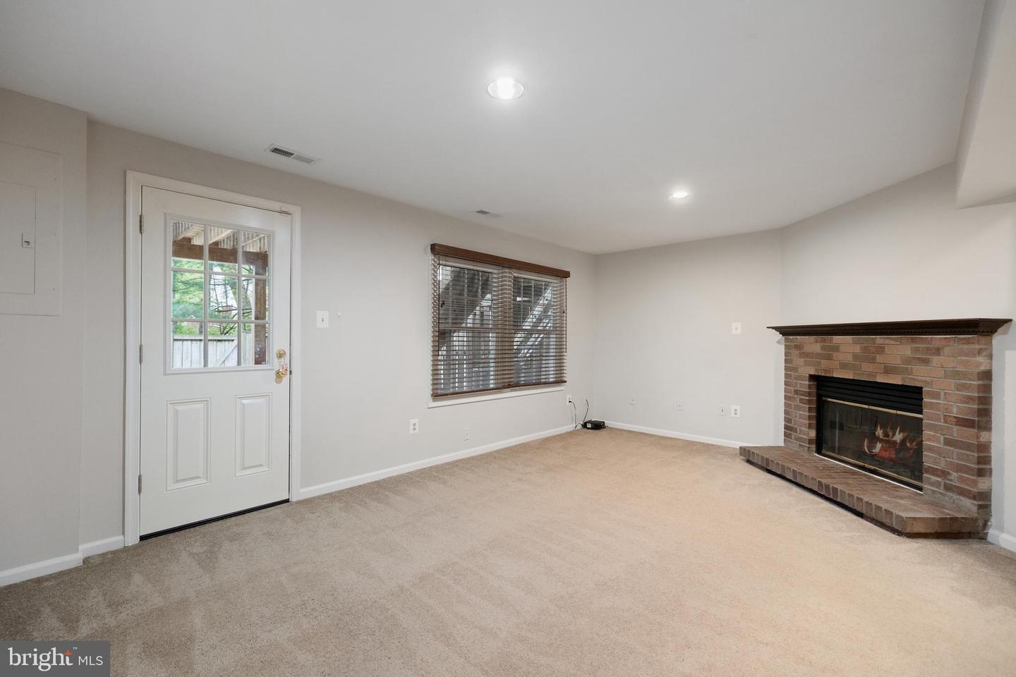 6312 MARY TODD LN, CENTREVILLE, Virginia 20121, 3 Bedrooms Bedrooms, ,3 BathroomsBathrooms,Residential,For sale,6312 MARY TODD LN,VAFX2234736 MLS # VAFX2234736