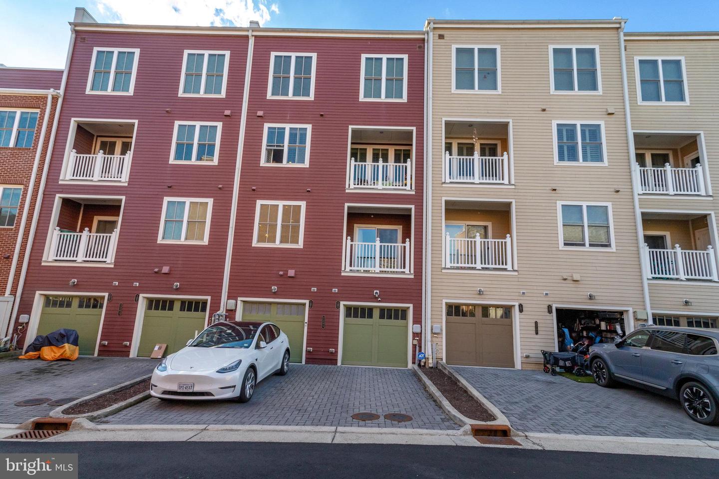 2205 RICHMOND HWY #101, ALEXANDRIA, Virginia 22301, 3 Bedrooms Bedrooms, ,2 BathroomsBathrooms,Residential,For sale,2205 RICHMOND HWY #101,VAAX2044232 MLS # VAAX2044232