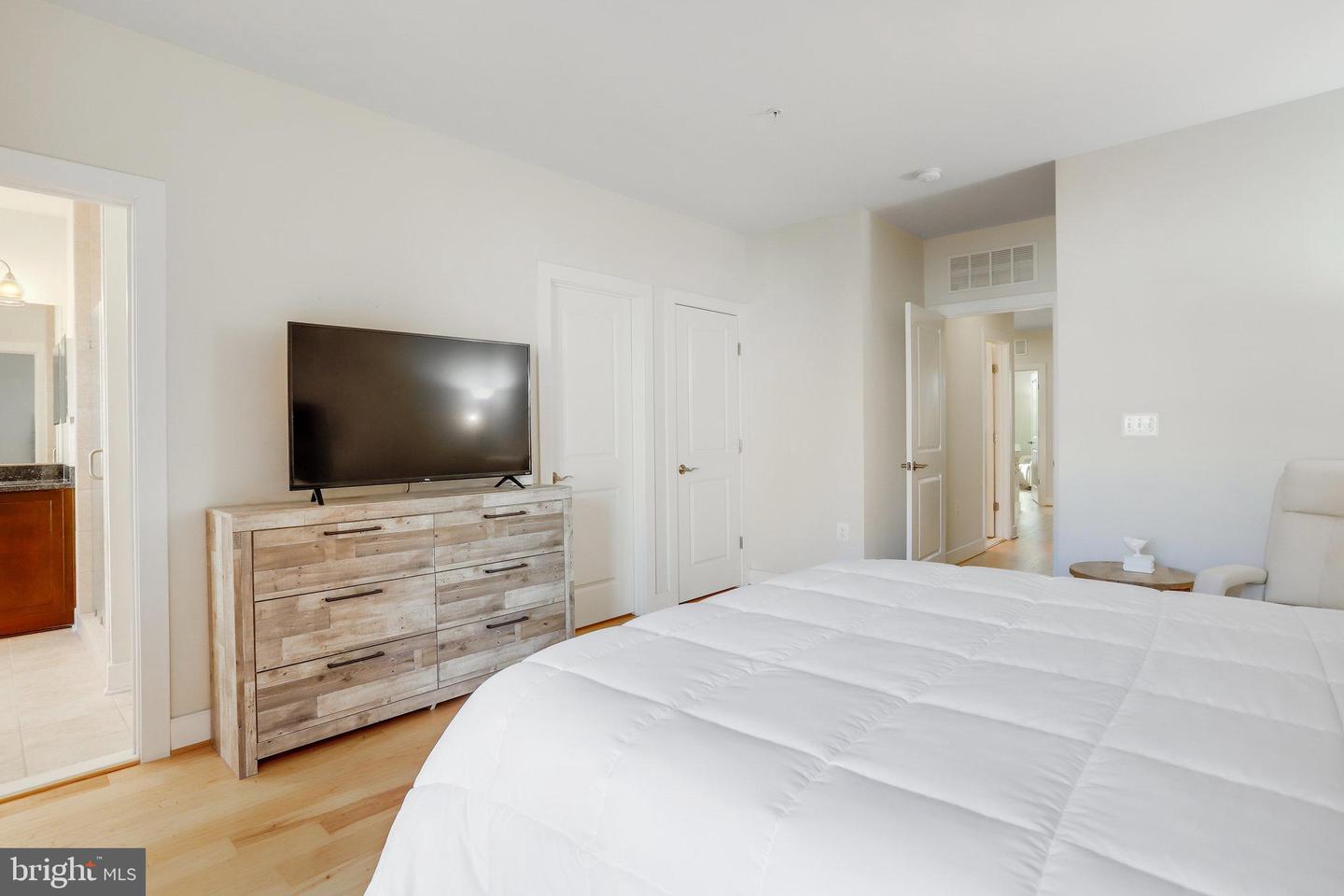 2205 RICHMOND HWY #101, ALEXANDRIA, Virginia 22301, 3 Bedrooms Bedrooms, ,2 BathroomsBathrooms,Residential,For sale,2205 RICHMOND HWY #101,VAAX2044232 MLS # VAAX2044232