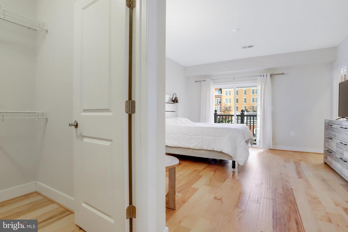 2205 RICHMOND HWY #101, ALEXANDRIA, Virginia 22301, 3 Bedrooms Bedrooms, ,2 BathroomsBathrooms,Residential,For sale,2205 RICHMOND HWY #101,VAAX2044232 MLS # VAAX2044232