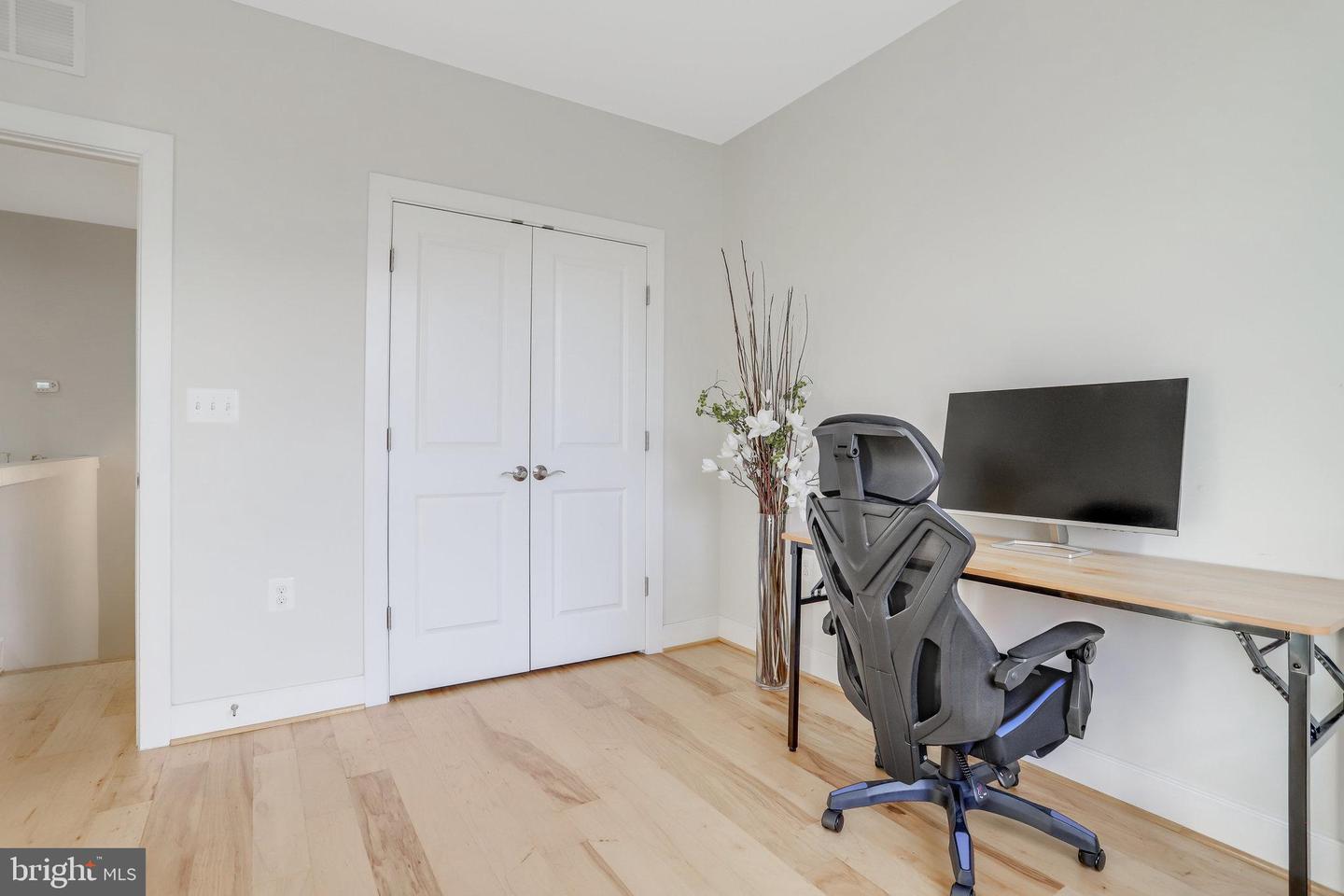 2205 RICHMOND HWY #101, ALEXANDRIA, Virginia 22301, 3 Bedrooms Bedrooms, ,2 BathroomsBathrooms,Residential,For sale,2205 RICHMOND HWY #101,VAAX2044232 MLS # VAAX2044232