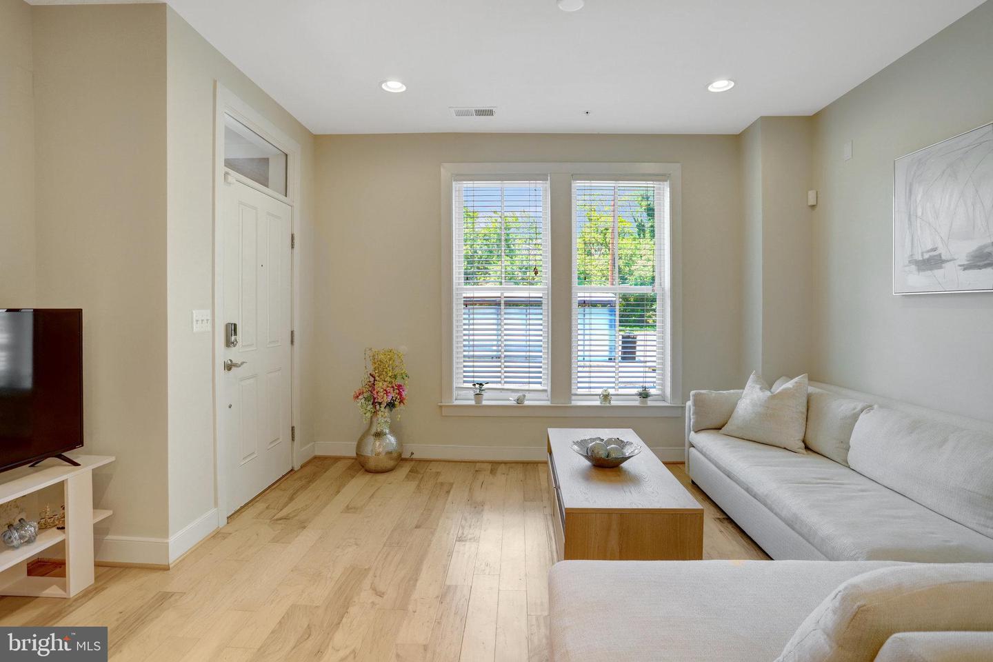 2205 RICHMOND HWY #101, ALEXANDRIA, Virginia 22301, 3 Bedrooms Bedrooms, ,2 BathroomsBathrooms,Residential,For sale,2205 RICHMOND HWY #101,VAAX2044232 MLS # VAAX2044232