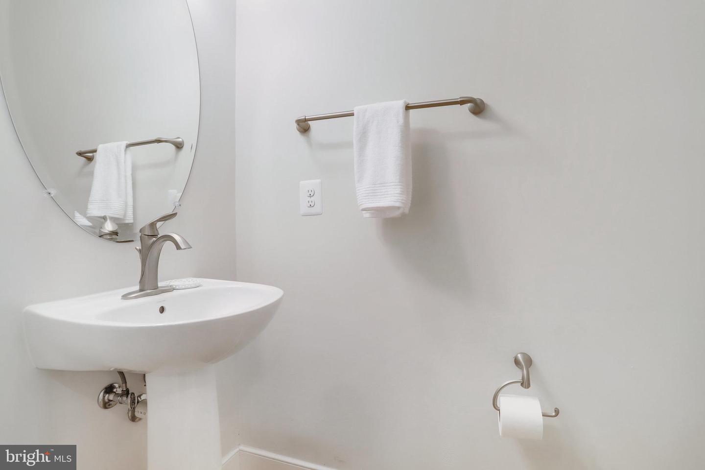 2205 RICHMOND HWY #101, ALEXANDRIA, Virginia 22301, 3 Bedrooms Bedrooms, ,2 BathroomsBathrooms,Residential,For sale,2205 RICHMOND HWY #101,VAAX2044232 MLS # VAAX2044232