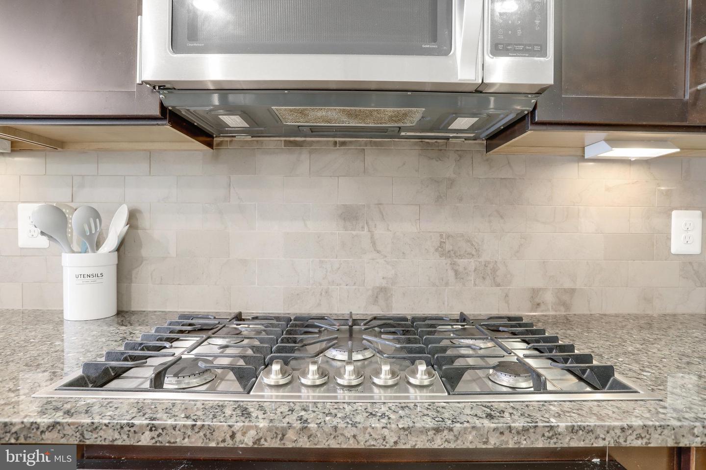 2205 RICHMOND HWY #101, ALEXANDRIA, Virginia 22301, 3 Bedrooms Bedrooms, ,2 BathroomsBathrooms,Residential,For sale,2205 RICHMOND HWY #101,VAAX2044232 MLS # VAAX2044232