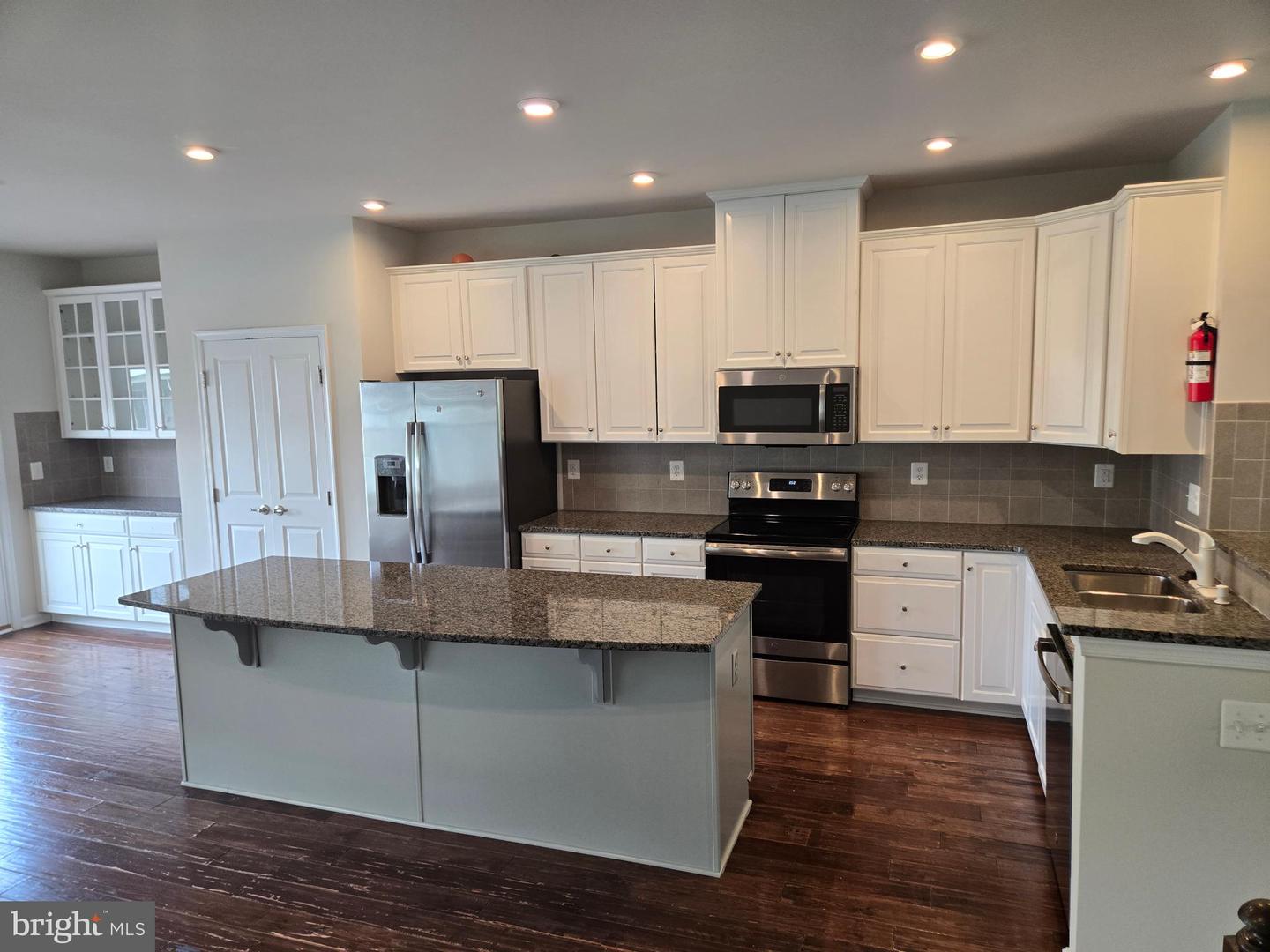 10653 HINTON WAY, MANASSAS, Virginia 20112, 4 Bedrooms Bedrooms, 6 Rooms Rooms,2 BathroomsBathrooms,Residential,For sale,10653 HINTON WAY,VAPW2092480 MLS # VAPW2092480