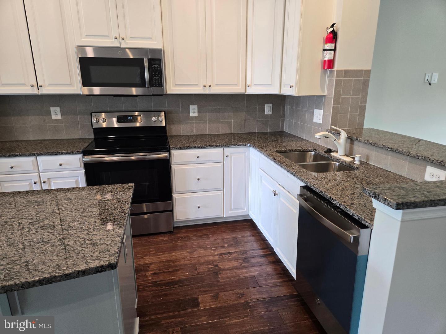 10653 HINTON WAY, MANASSAS, Virginia 20112, 4 Bedrooms Bedrooms, 6 Rooms Rooms,2 BathroomsBathrooms,Residential,For sale,10653 HINTON WAY,VAPW2092480 MLS # VAPW2092480