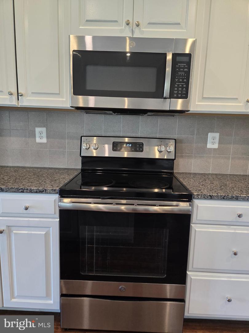 10653 HINTON WAY, MANASSAS, Virginia 20112, 4 Bedrooms Bedrooms, 6 Rooms Rooms,2 BathroomsBathrooms,Residential,For sale,10653 HINTON WAY,VAPW2092480 MLS # VAPW2092480