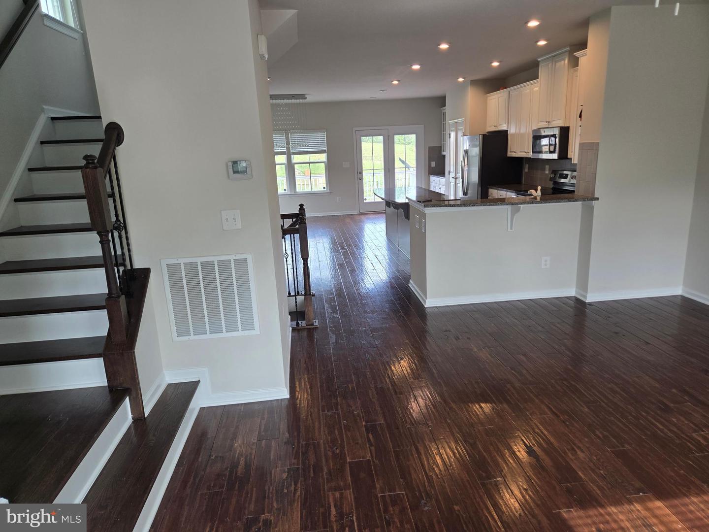10653 HINTON WAY, MANASSAS, Virginia 20112, 4 Bedrooms Bedrooms, 6 Rooms Rooms,2 BathroomsBathrooms,Residential,For sale,10653 HINTON WAY,VAPW2092480 MLS # VAPW2092480