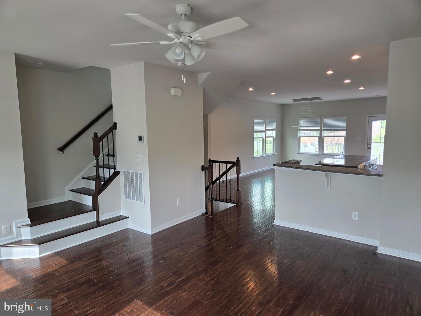 10653 HINTON WAY, MANASSAS, Virginia 20112, 4 Bedrooms Bedrooms, 6 Rooms Rooms,2 BathroomsBathrooms,Residential,For sale,10653 HINTON WAY,VAPW2092480 MLS # VAPW2092480