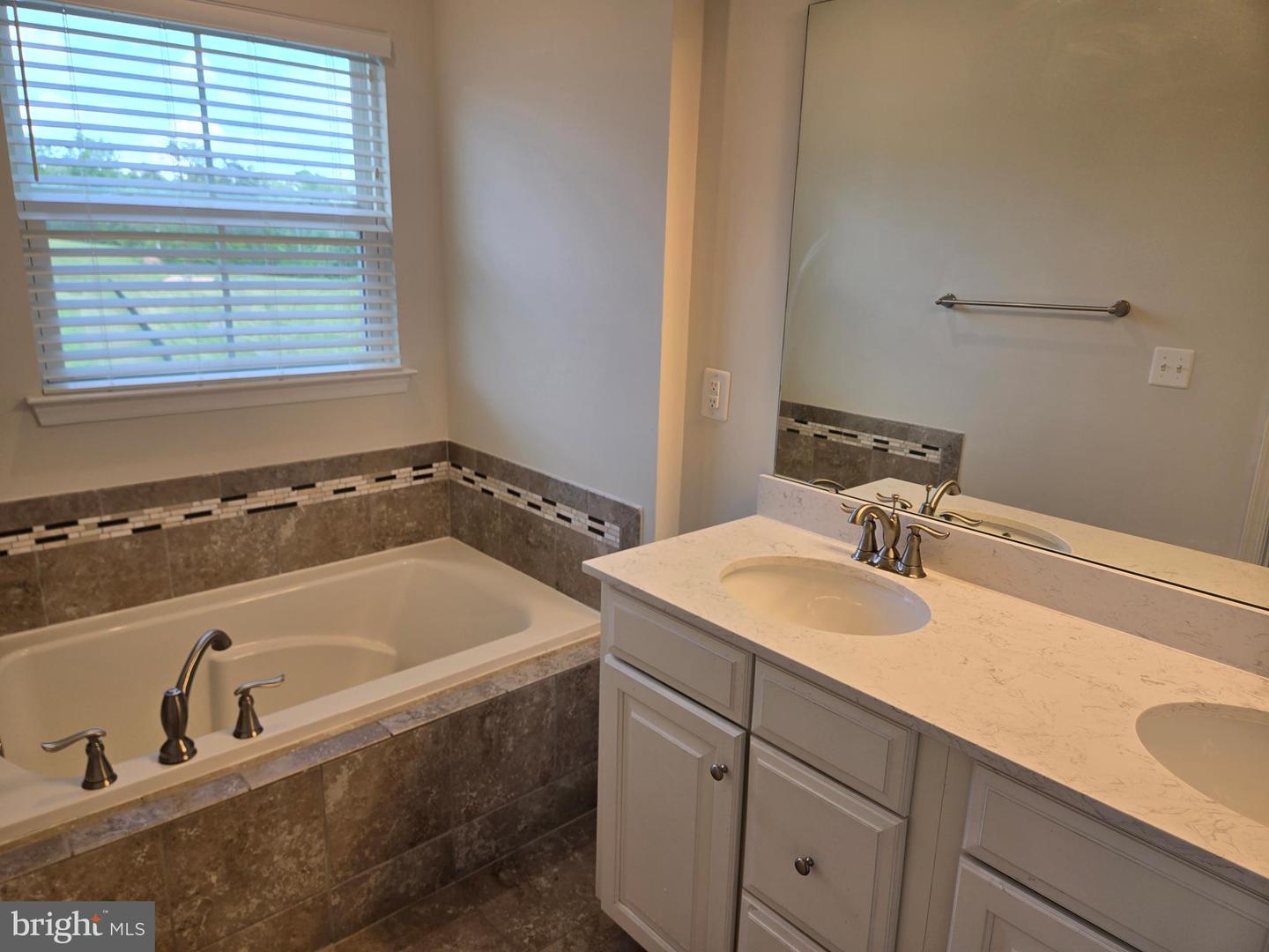 10653 HINTON WAY, MANASSAS, Virginia 20112, 4 Bedrooms Bedrooms, 6 Rooms Rooms,2 BathroomsBathrooms,Residential,For sale,10653 HINTON WAY,VAPW2092480 MLS # VAPW2092480