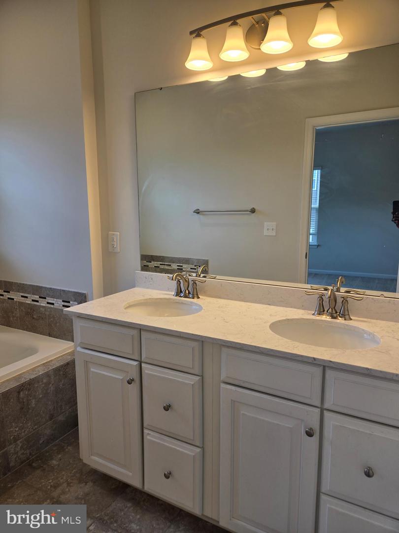 10653 HINTON WAY, MANASSAS, Virginia 20112, 4 Bedrooms Bedrooms, 6 Rooms Rooms,2 BathroomsBathrooms,Residential,For sale,10653 HINTON WAY,VAPW2092480 MLS # VAPW2092480