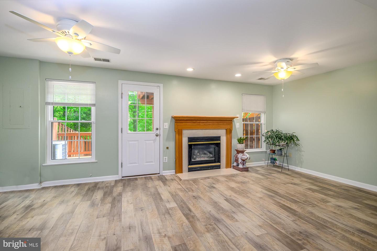6869 RIDGE WATER CT, CENTREVILLE, Virginia 20121, 3 Bedrooms Bedrooms, ,2 BathroomsBathrooms,Residential,For sale,6869 RIDGE WATER CT,VAFX2235370 MLS # VAFX2235370
