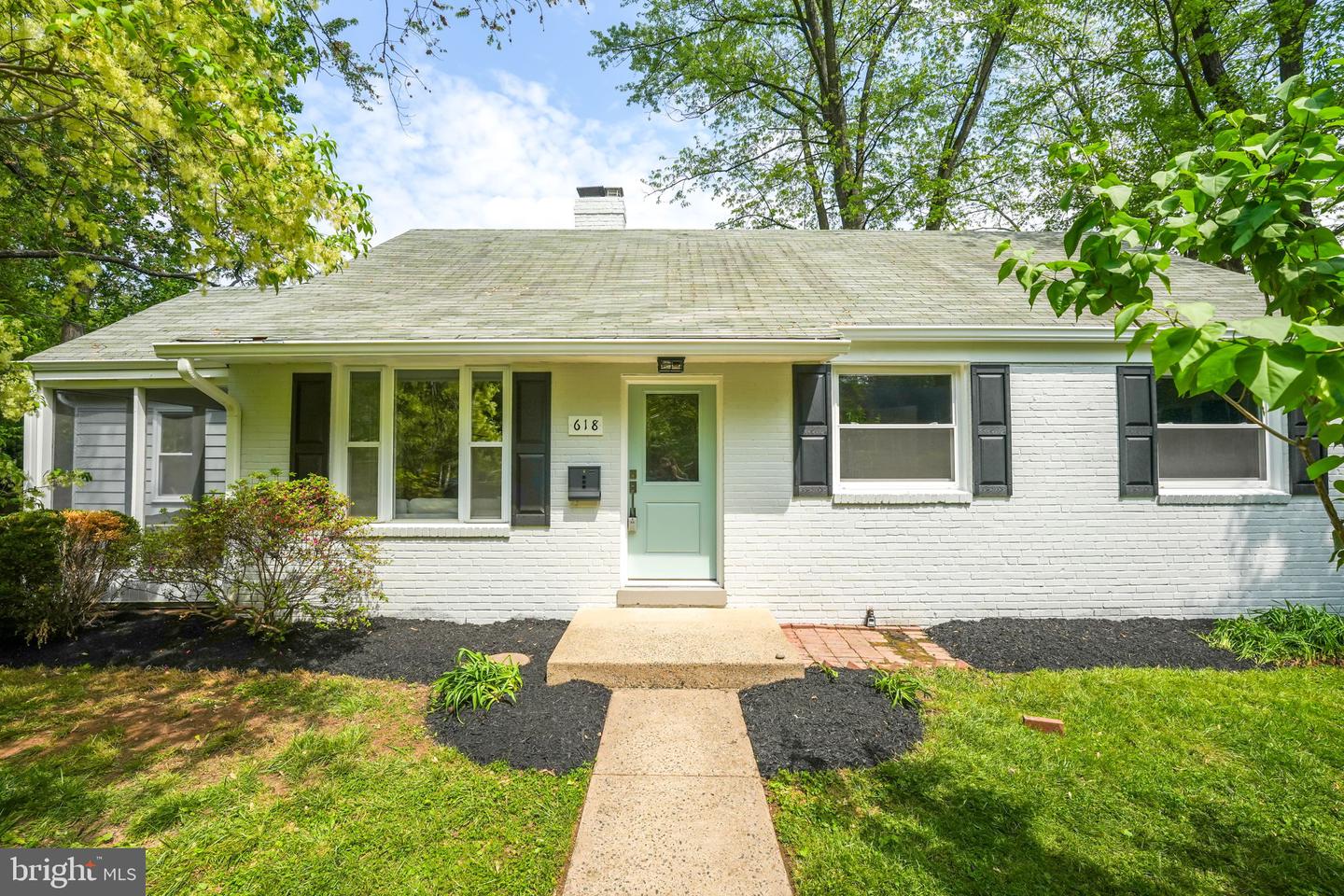 618 LAURA DR, FALLS CHURCH, Virginia 22046, 3 Bedrooms Bedrooms, ,1 BathroomBathrooms,Residential,For sale,618 LAURA DR,VAFA2002946 MLS # VAFA2002946