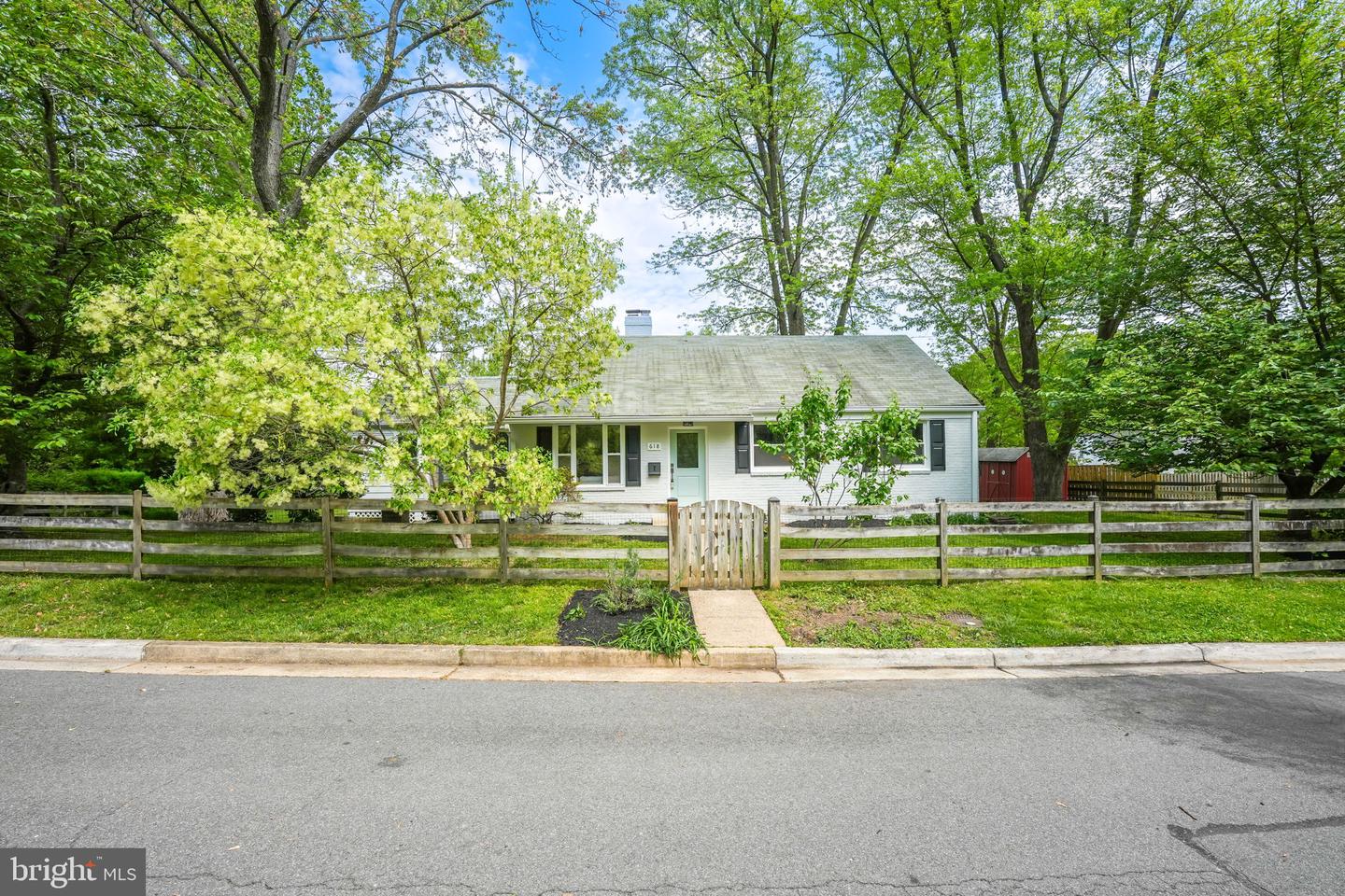 618 LAURA DR, FALLS CHURCH, Virginia 22046, 3 Bedrooms Bedrooms, ,1 BathroomBathrooms,Residential,For sale,618 LAURA DR,VAFA2002946 MLS # VAFA2002946