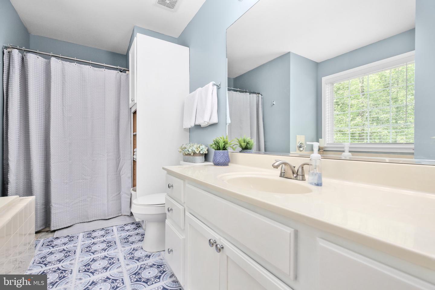6 GREENLAND CT, FREDERICKSBURG, Virginia 22405, 5 Bedrooms Bedrooms, 8 Rooms Rooms,3 BathroomsBathrooms,Residential,For sale,6 GREENLAND CT,VAST2038378 MLS # VAST2038378
