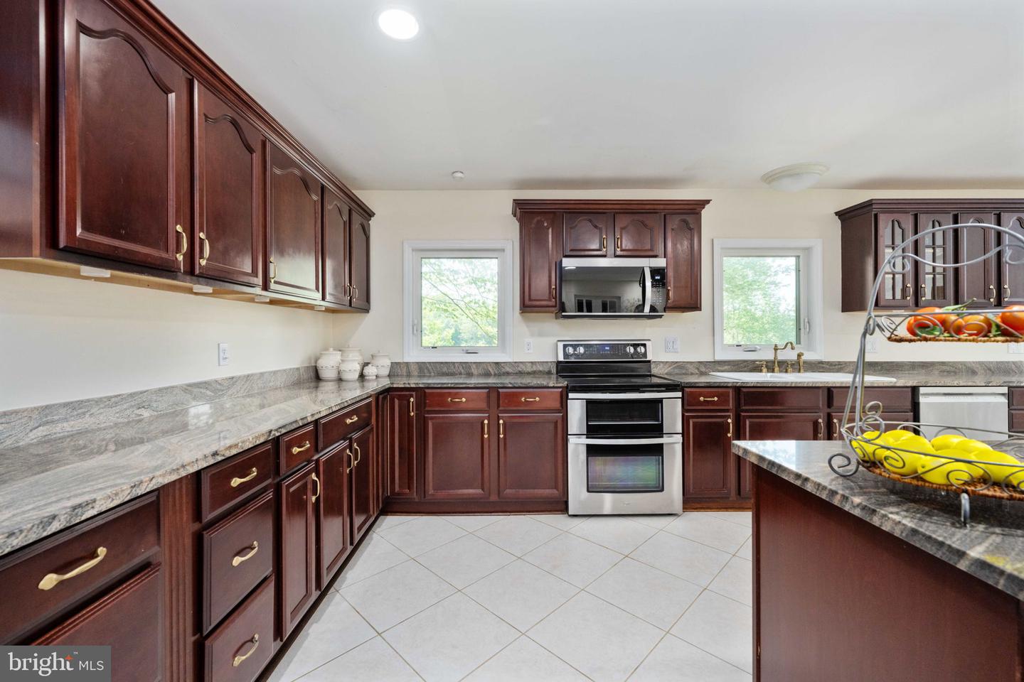 10200 SOUZA LN, MANASSAS, Virginia 20111, 6 Bedrooms Bedrooms, ,4 BathroomsBathrooms,Residential,For sale,10200 SOUZA LN,VAPW2093442 MLS # VAPW2093442