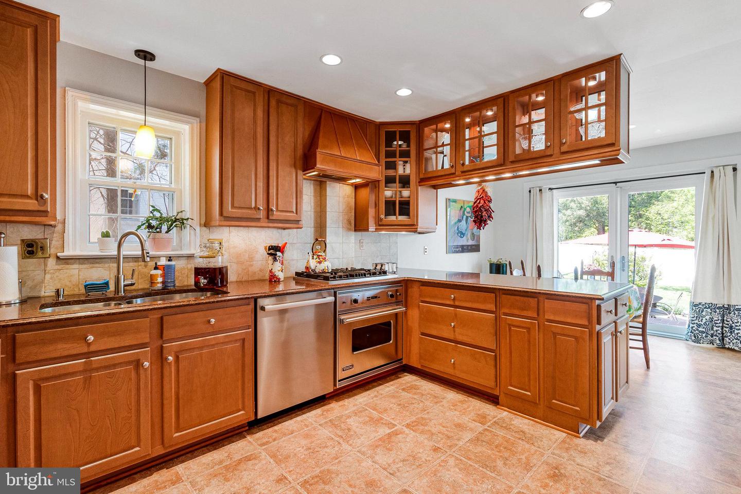 6211 LANGSTON BLVD, ARLINGTON, Virginia 22205, 5 Bedrooms Bedrooms, ,3 BathroomsBathrooms,Residential,For sale,6211 LANGSTON BLVD,VAAR2056826 MLS # VAAR2056826