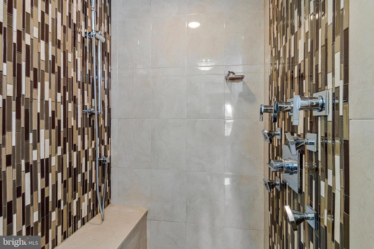 6211 LANGSTON BLVD, ARLINGTON, Virginia 22205, 5 Bedrooms Bedrooms, ,3 BathroomsBathrooms,Residential,For sale,6211 LANGSTON BLVD,VAAR2056826 MLS # VAAR2056826