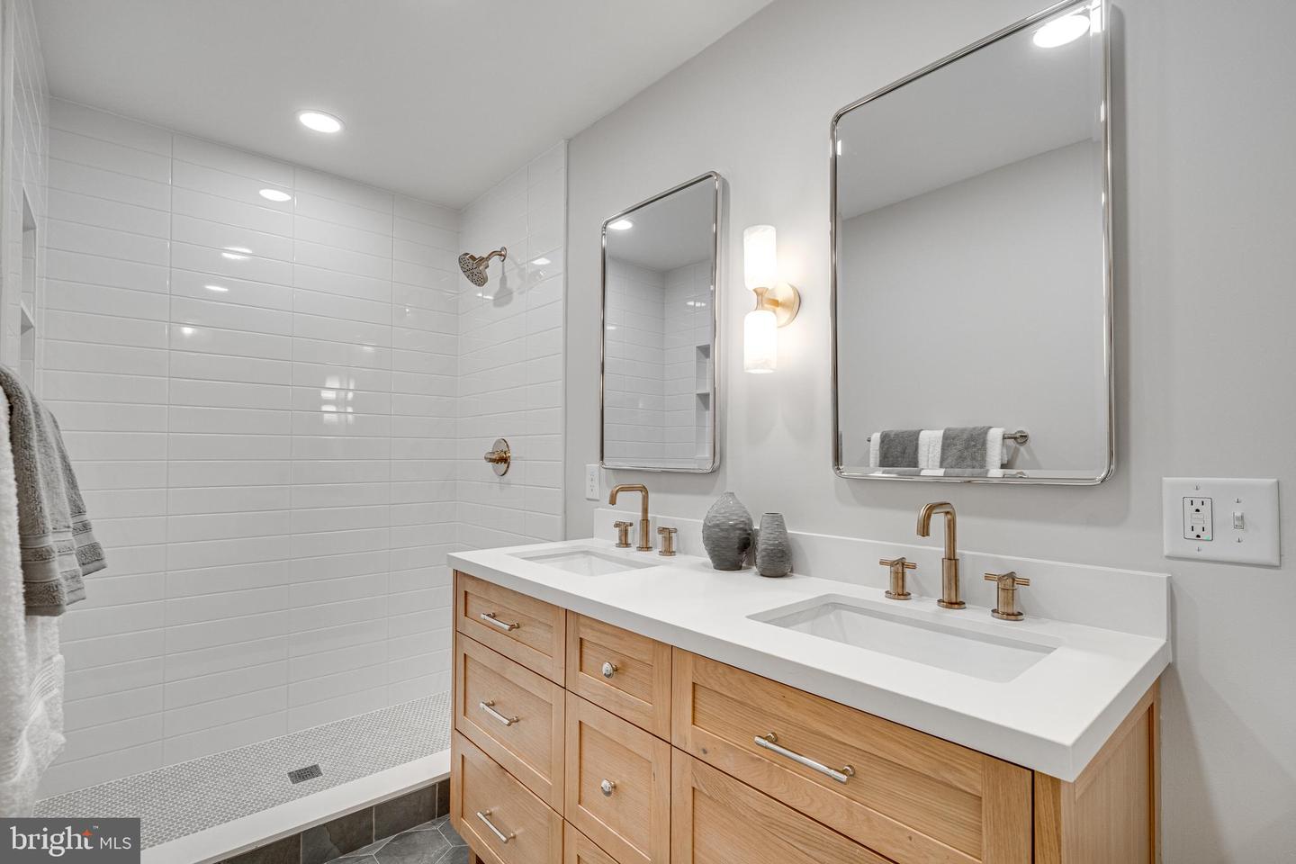 4909 HEVERSHAM CT, FAIRFAX, Virginia 22032, 5 Bedrooms Bedrooms, ,3 BathroomsBathrooms,Residential,For sale,4909 HEVERSHAM CT,VAFX2237844 MLS # VAFX2237844