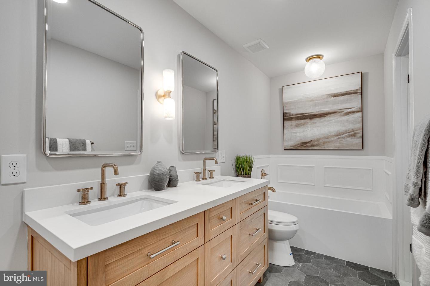 4909 HEVERSHAM CT, FAIRFAX, Virginia 22032, 5 Bedrooms Bedrooms, ,3 BathroomsBathrooms,Residential,For sale,4909 HEVERSHAM CT,VAFX2237844 MLS # VAFX2237844
