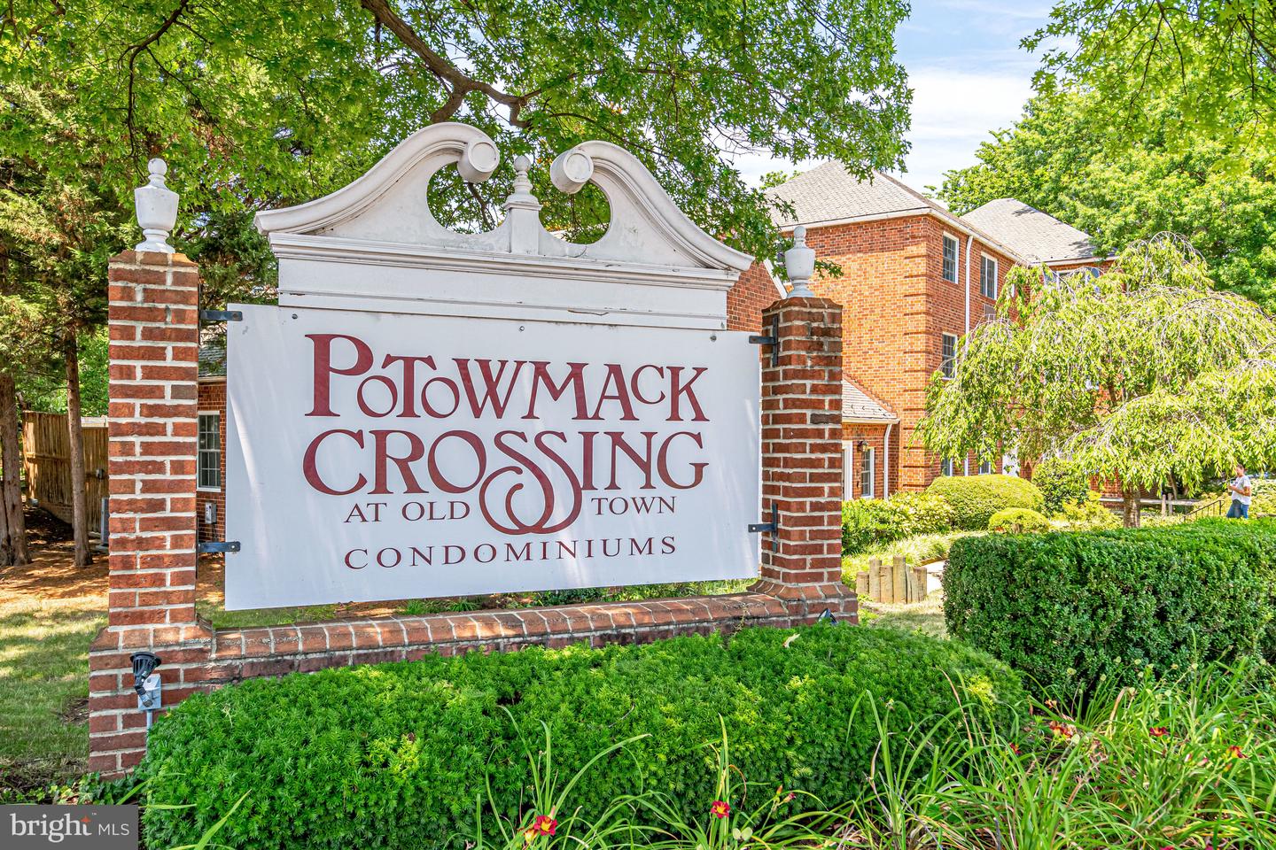 1630 W ABINGDON DR #102, ALEXANDRIA, Virginia 22314, 1 Bedroom Bedrooms, ,1 BathroomBathrooms,Residential,For sale,1630 W ABINGDON DR #102,VAAX2044760 MLS # VAAX2044760