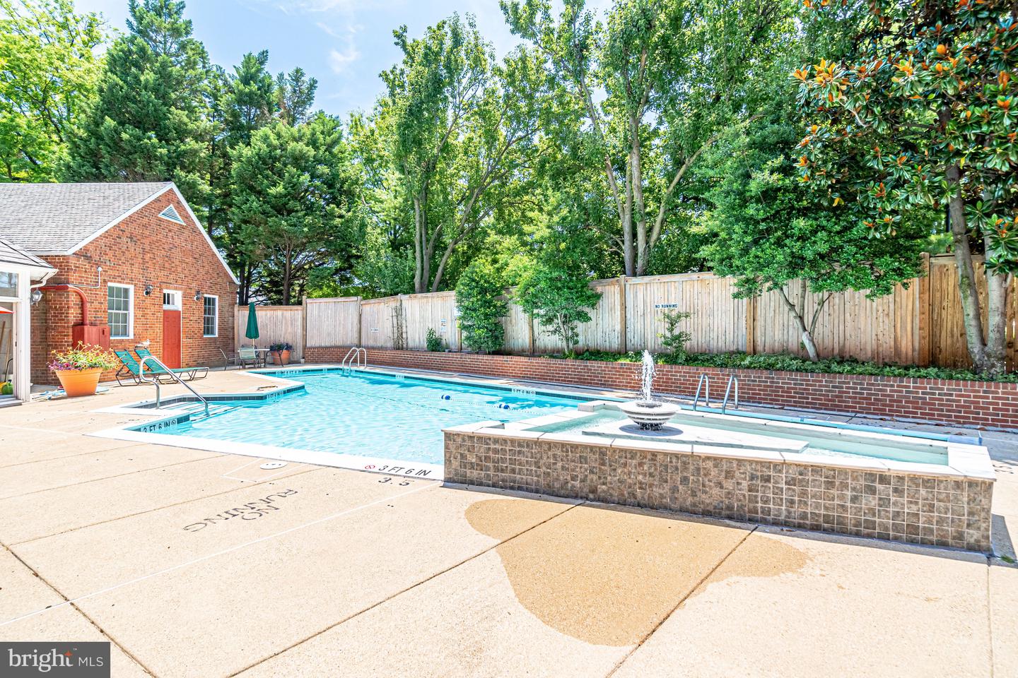 1630 W ABINGDON DR #102, ALEXANDRIA, Virginia 22314, 1 Bedroom Bedrooms, ,1 BathroomBathrooms,Residential,For sale,1630 W ABINGDON DR #102,VAAX2044760 MLS # VAAX2044760