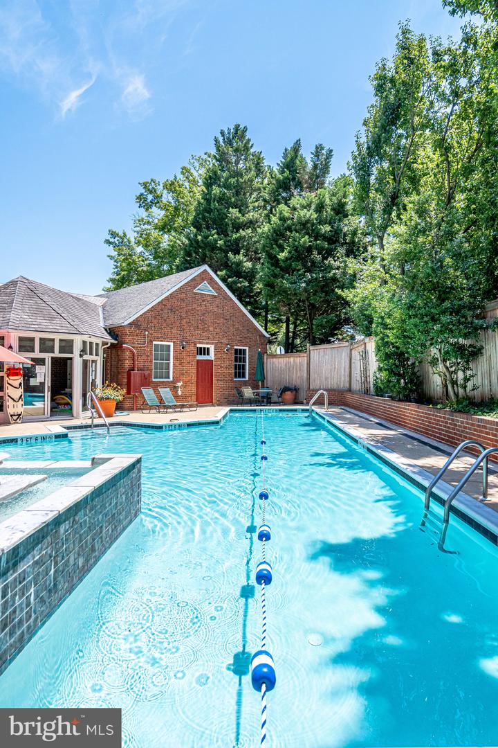 1630 W ABINGDON DR #102, ALEXANDRIA, Virginia 22314, 1 Bedroom Bedrooms, ,1 BathroomBathrooms,Residential,For sale,1630 W ABINGDON DR #102,VAAX2044760 MLS # VAAX2044760