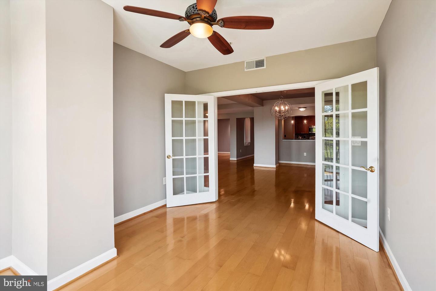 485 HARBOR SIDE ST #411, WOODBRIDGE, Virginia 22191, 2 Bedrooms Bedrooms, ,2 BathroomsBathrooms,Residential,For sale,485 HARBOR SIDE ST #411,VAPW2093480 MLS # VAPW2093480