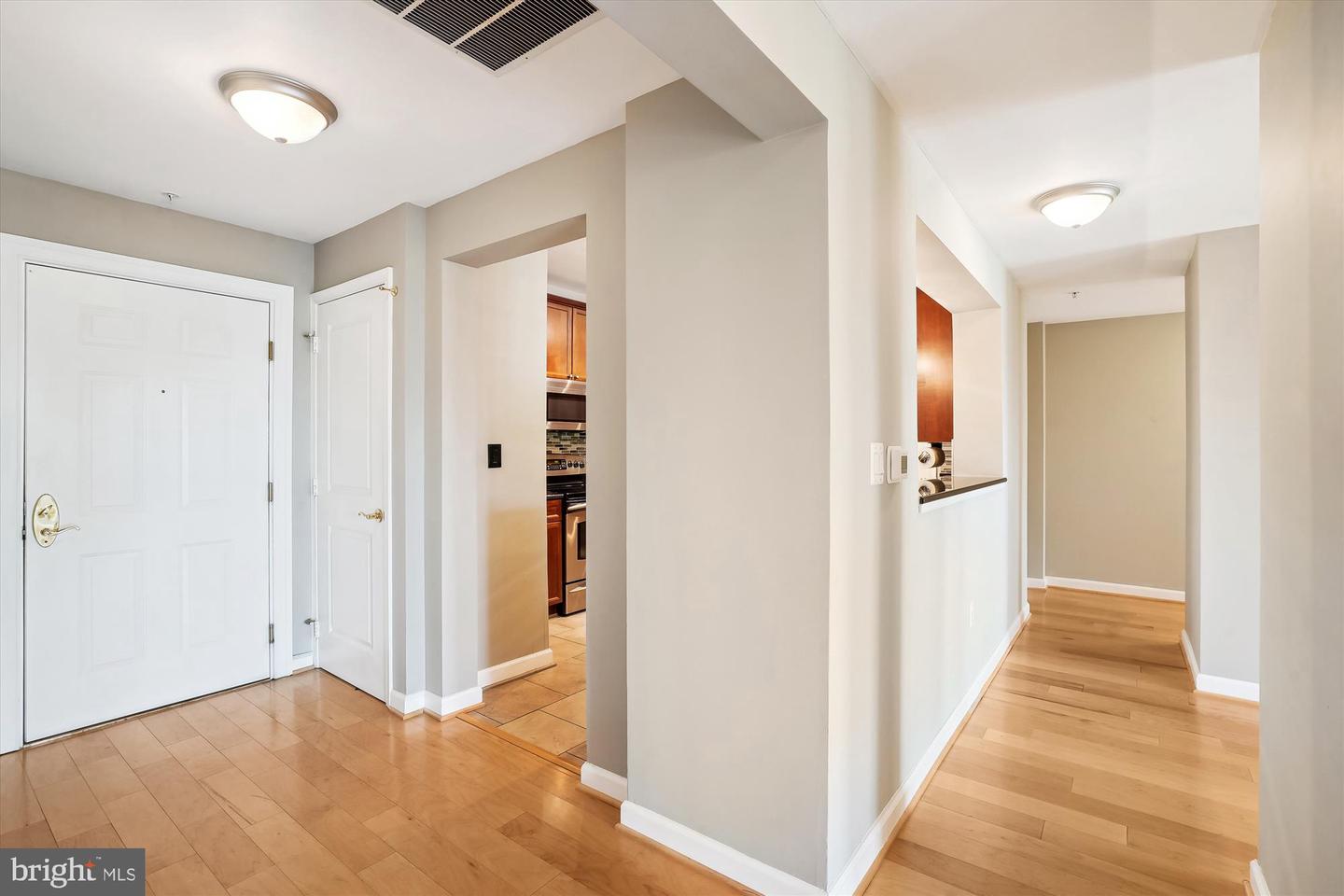 485 HARBOR SIDE ST #411, WOODBRIDGE, Virginia 22191, 2 Bedrooms Bedrooms, ,2 BathroomsBathrooms,Residential,For sale,485 HARBOR SIDE ST #411,VAPW2093480 MLS # VAPW2093480