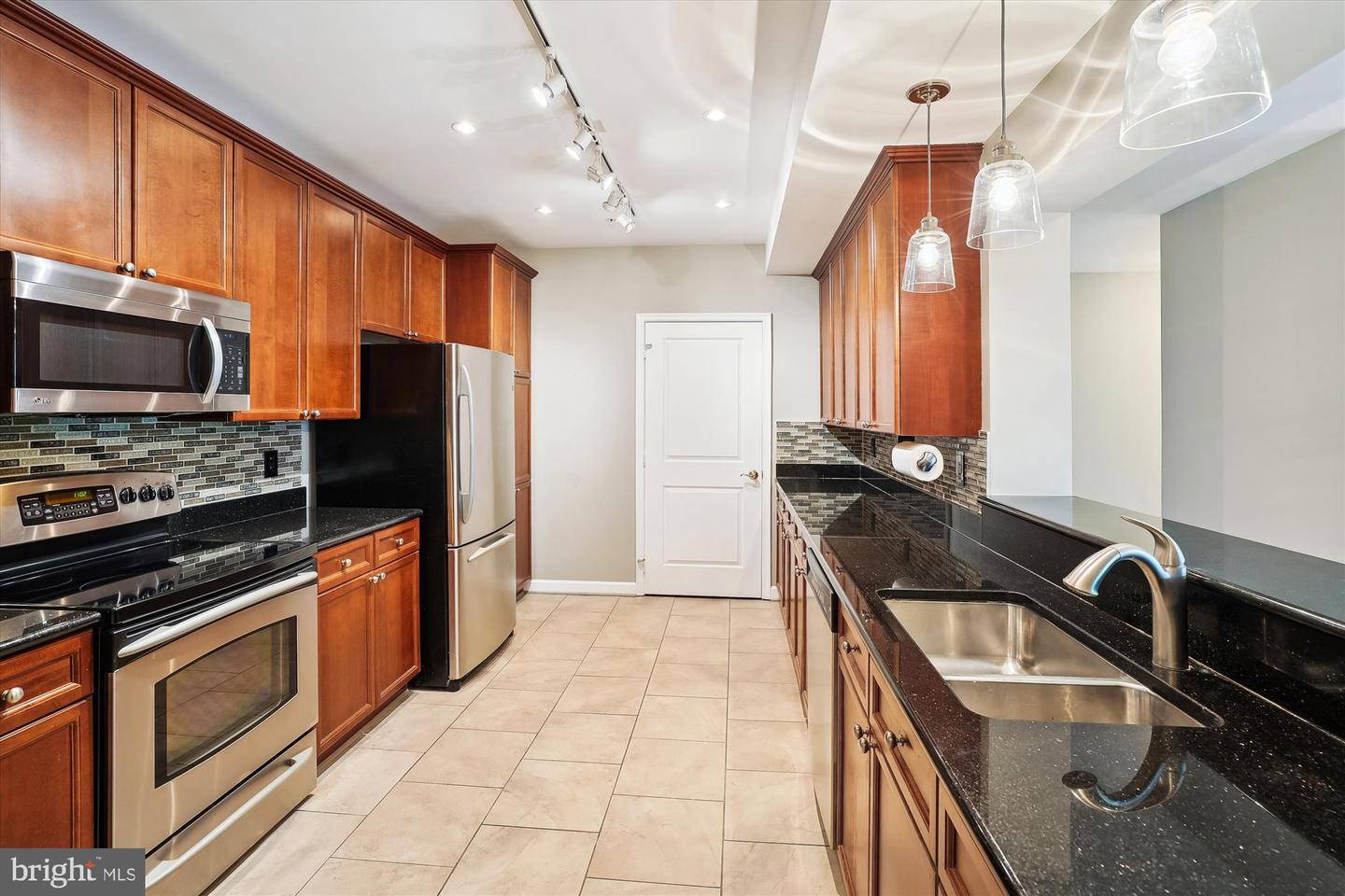 485 HARBOR SIDE ST #411, WOODBRIDGE, Virginia 22191, 2 Bedrooms Bedrooms, ,2 BathroomsBathrooms,Residential,For sale,485 HARBOR SIDE ST #411,VAPW2093480 MLS # VAPW2093480