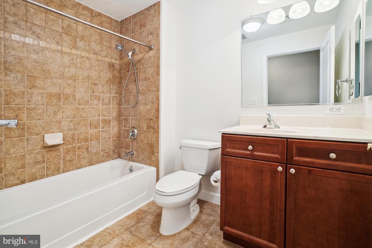485 HARBOR SIDE ST #411, WOODBRIDGE, Virginia 22191, 2 Bedrooms Bedrooms, ,2 BathroomsBathrooms,Residential,For sale,485 HARBOR SIDE ST #411,VAPW2093480 MLS # VAPW2093480