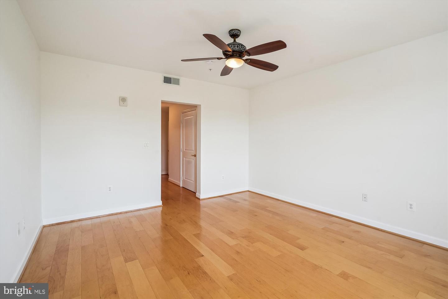 485 HARBOR SIDE ST #411, WOODBRIDGE, Virginia 22191, 2 Bedrooms Bedrooms, ,2 BathroomsBathrooms,Residential,For sale,485 HARBOR SIDE ST #411,VAPW2093480 MLS # VAPW2093480