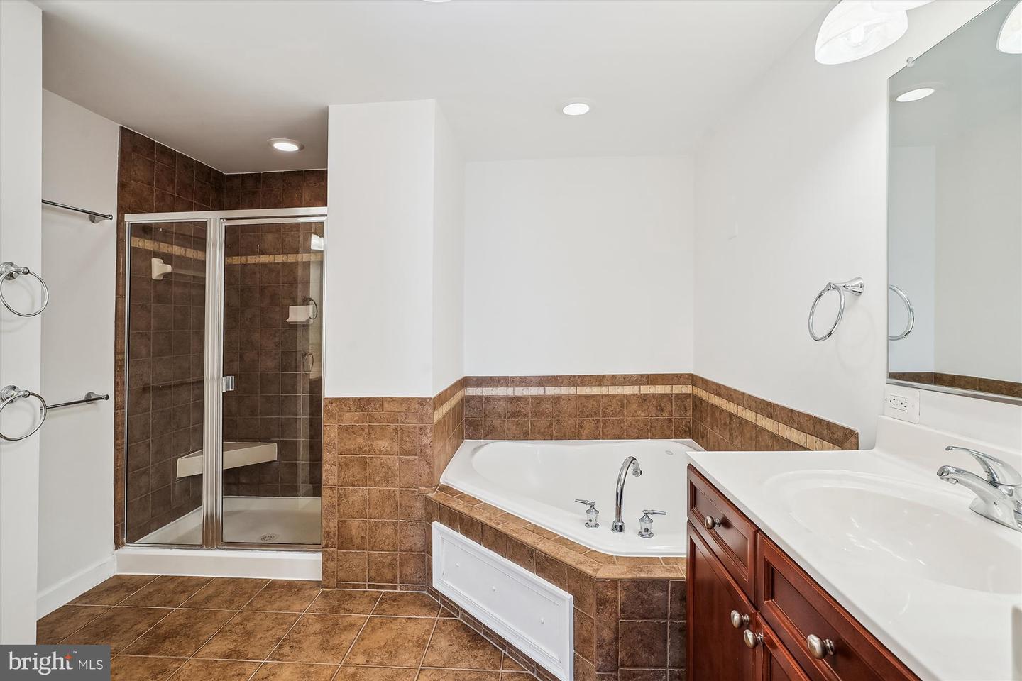 485 HARBOR SIDE ST #411, WOODBRIDGE, Virginia 22191, 2 Bedrooms Bedrooms, ,2 BathroomsBathrooms,Residential,For sale,485 HARBOR SIDE ST #411,VAPW2093480 MLS # VAPW2093480