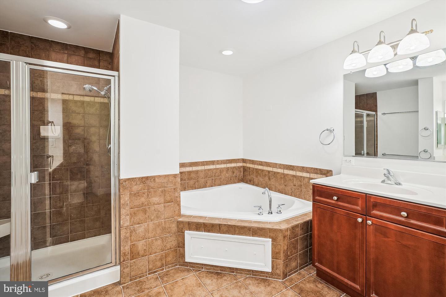 485 HARBOR SIDE ST #411, WOODBRIDGE, Virginia 22191, 2 Bedrooms Bedrooms, ,2 BathroomsBathrooms,Residential,For sale,485 HARBOR SIDE ST #411,VAPW2093480 MLS # VAPW2093480
