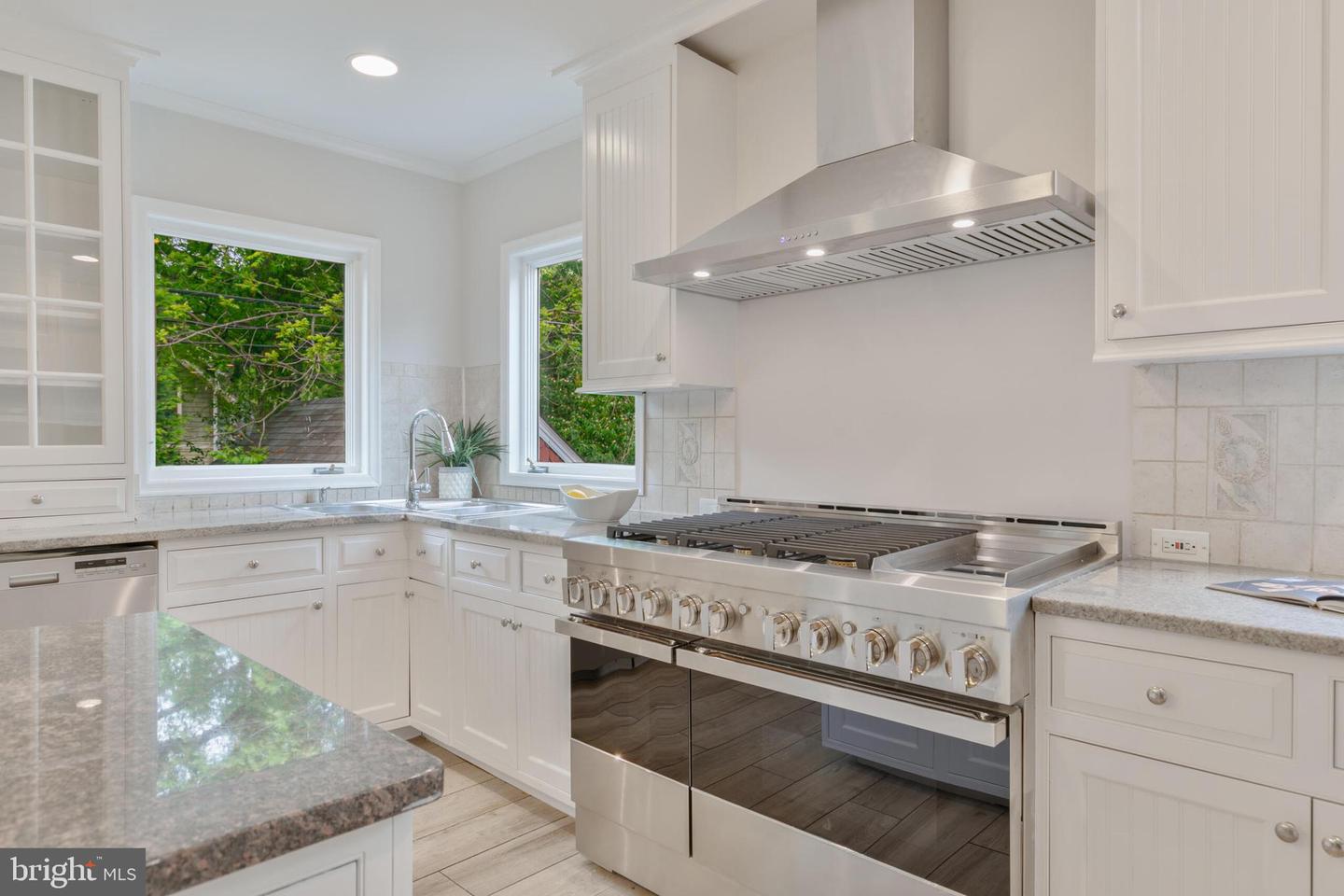 5001 14TH ST N, ARLINGTON, Virginia 22205, 5 Bedrooms Bedrooms, ,4 BathroomsBathrooms,Residential,For sale,5001 14TH ST N,VAAR2056846 MLS # VAAR2056846