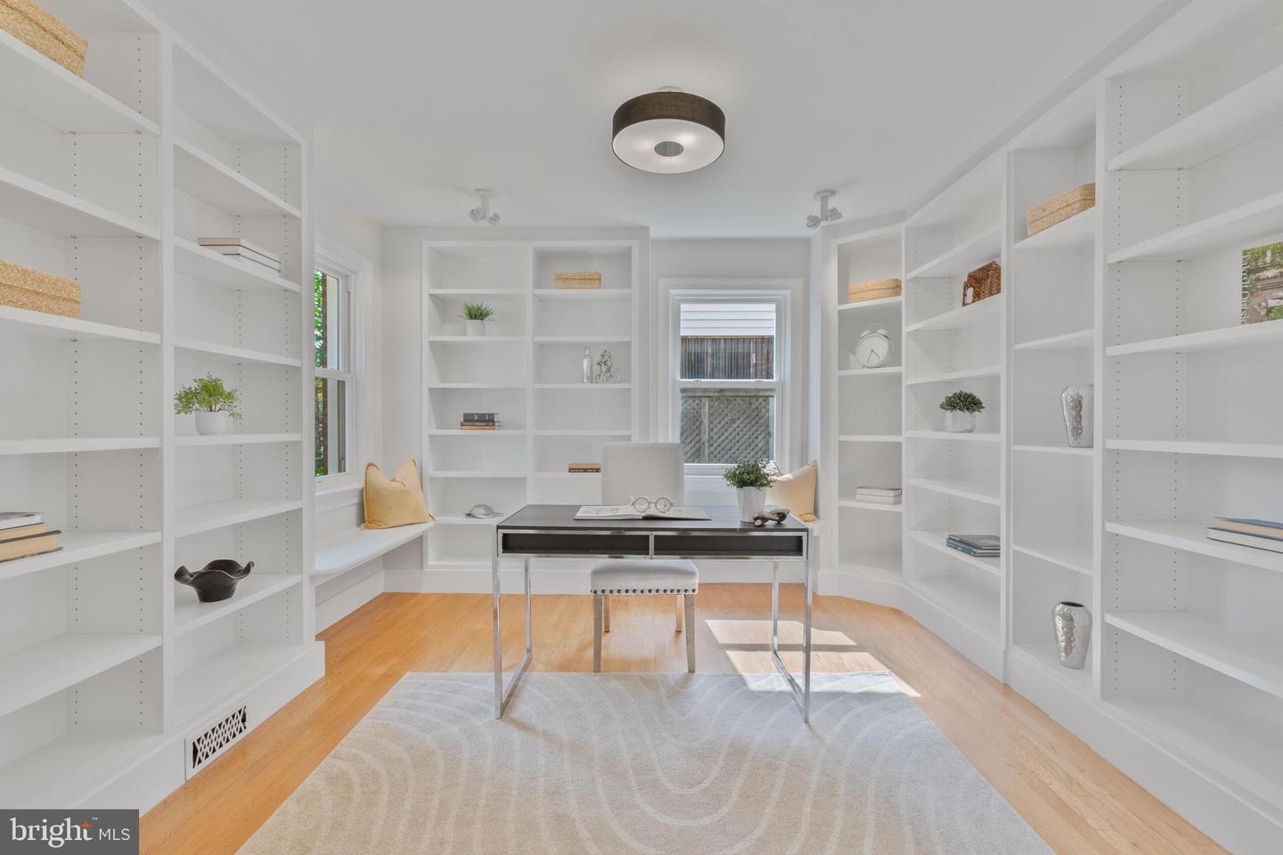 5001 14TH ST N, ARLINGTON, Virginia 22205, 5 Bedrooms Bedrooms, ,4 BathroomsBathrooms,Residential,For sale,5001 14TH ST N,VAAR2056846 MLS # VAAR2056846