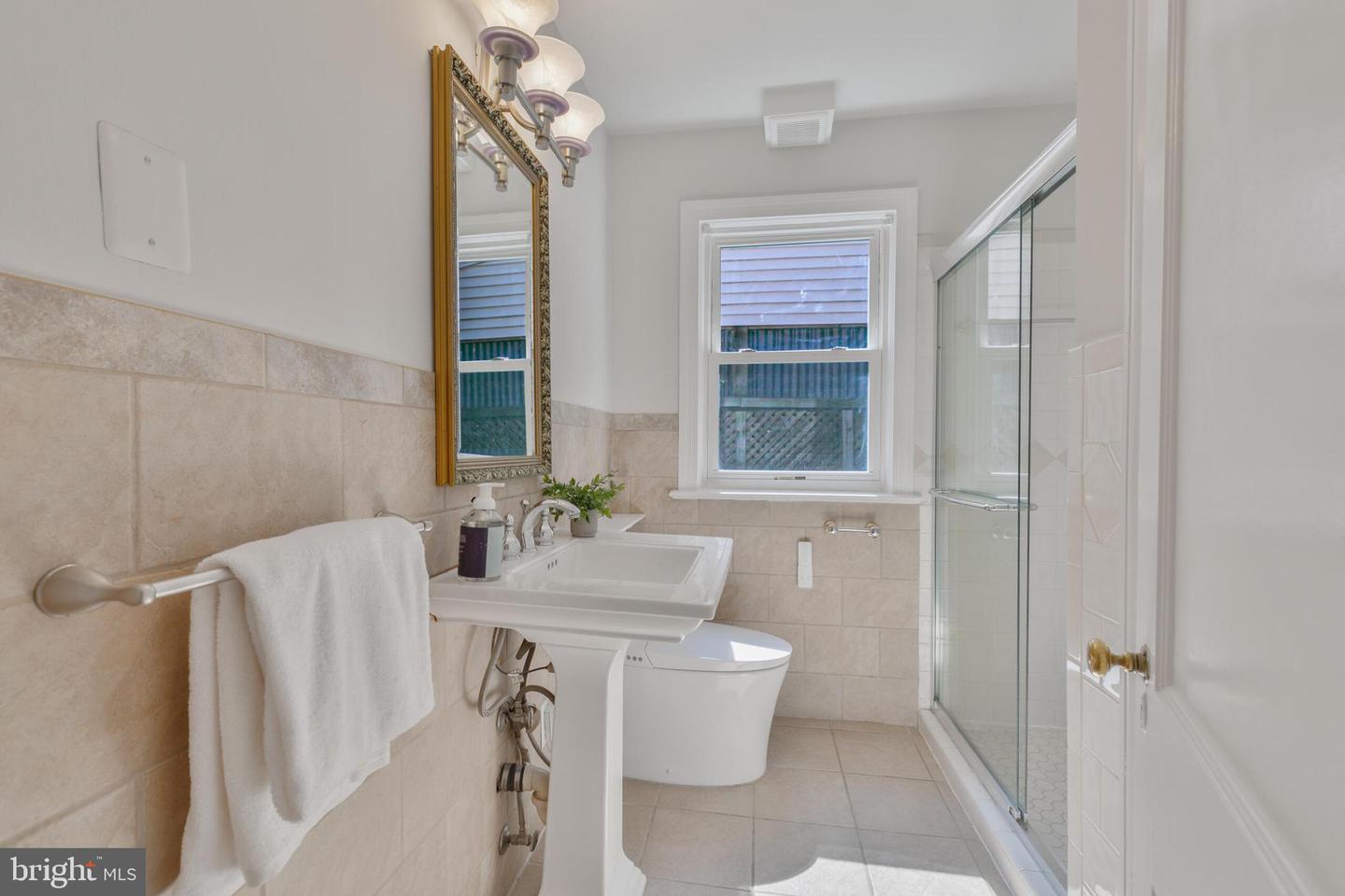 5001 14TH ST N, ARLINGTON, Virginia 22205, 5 Bedrooms Bedrooms, ,4 BathroomsBathrooms,Residential,For sale,5001 14TH ST N,VAAR2056846 MLS # VAAR2056846